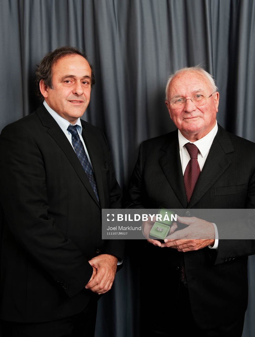 Michel Platini, ordförande UEFA, och mottagaren av
