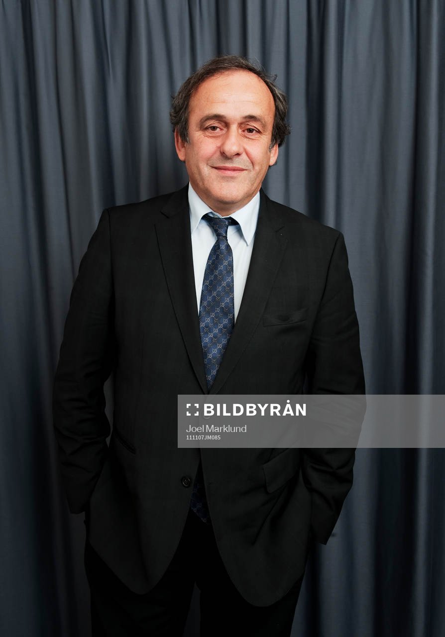 Michel Platini, ordförande UEFA, delade ut Hederspriset