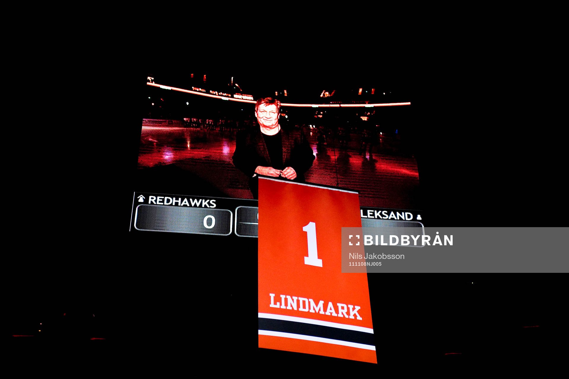 Peter Pekka Lindmark på jumbotronen när hans tröja