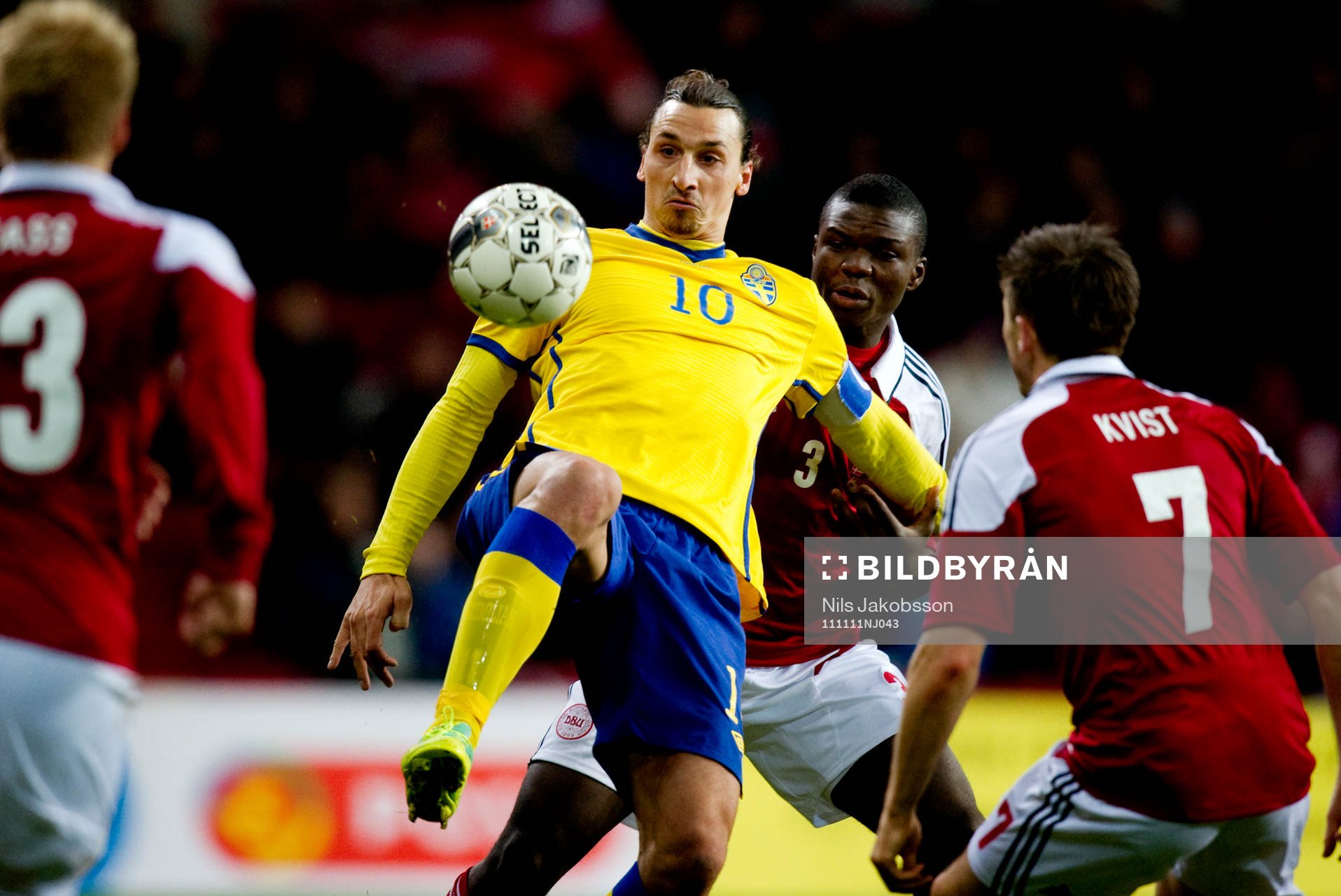 Zlatan Ibrahimovic, Sverige omringad av danskar, Bo