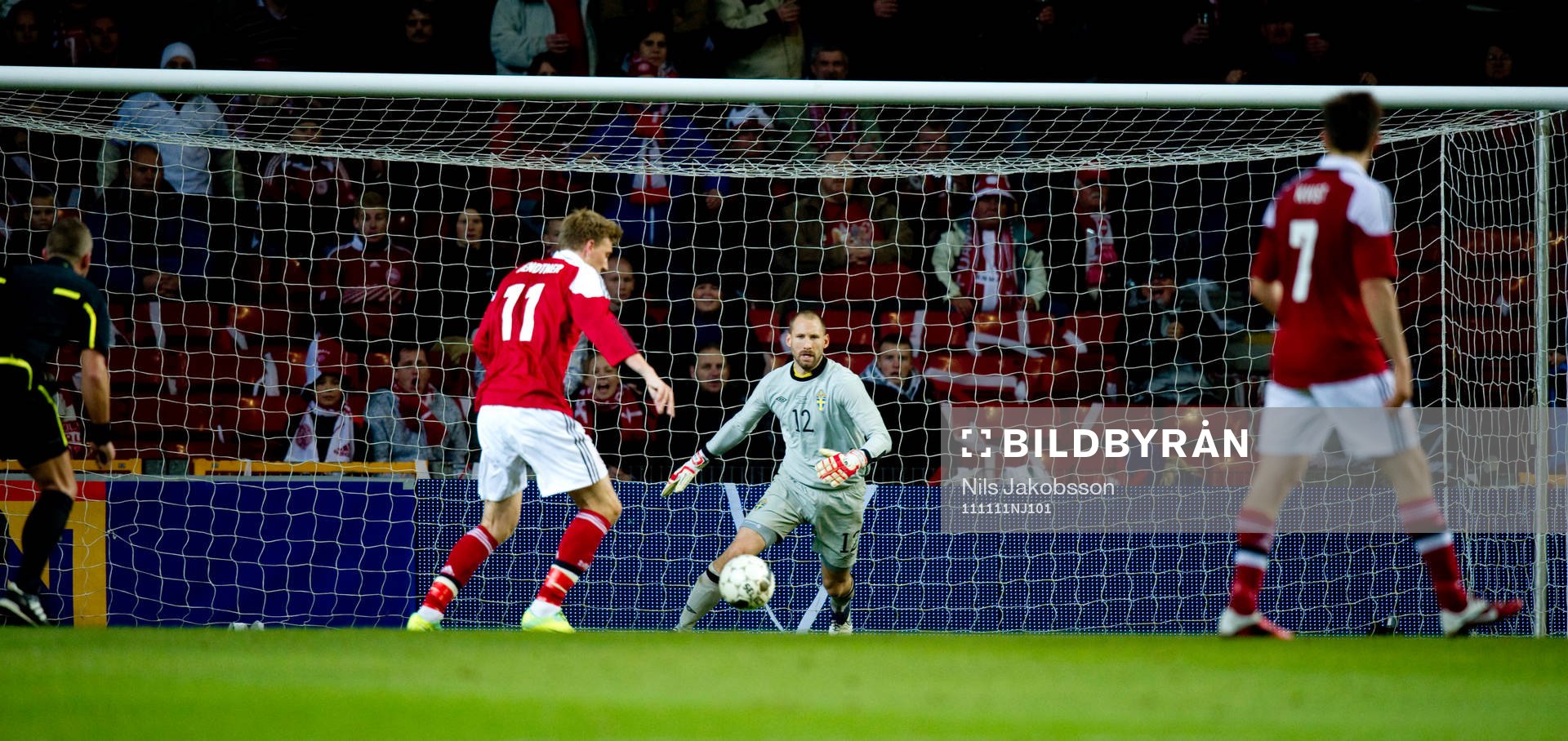 Niklas Bendtner, Danmark helt ren med Johan Wiland,
