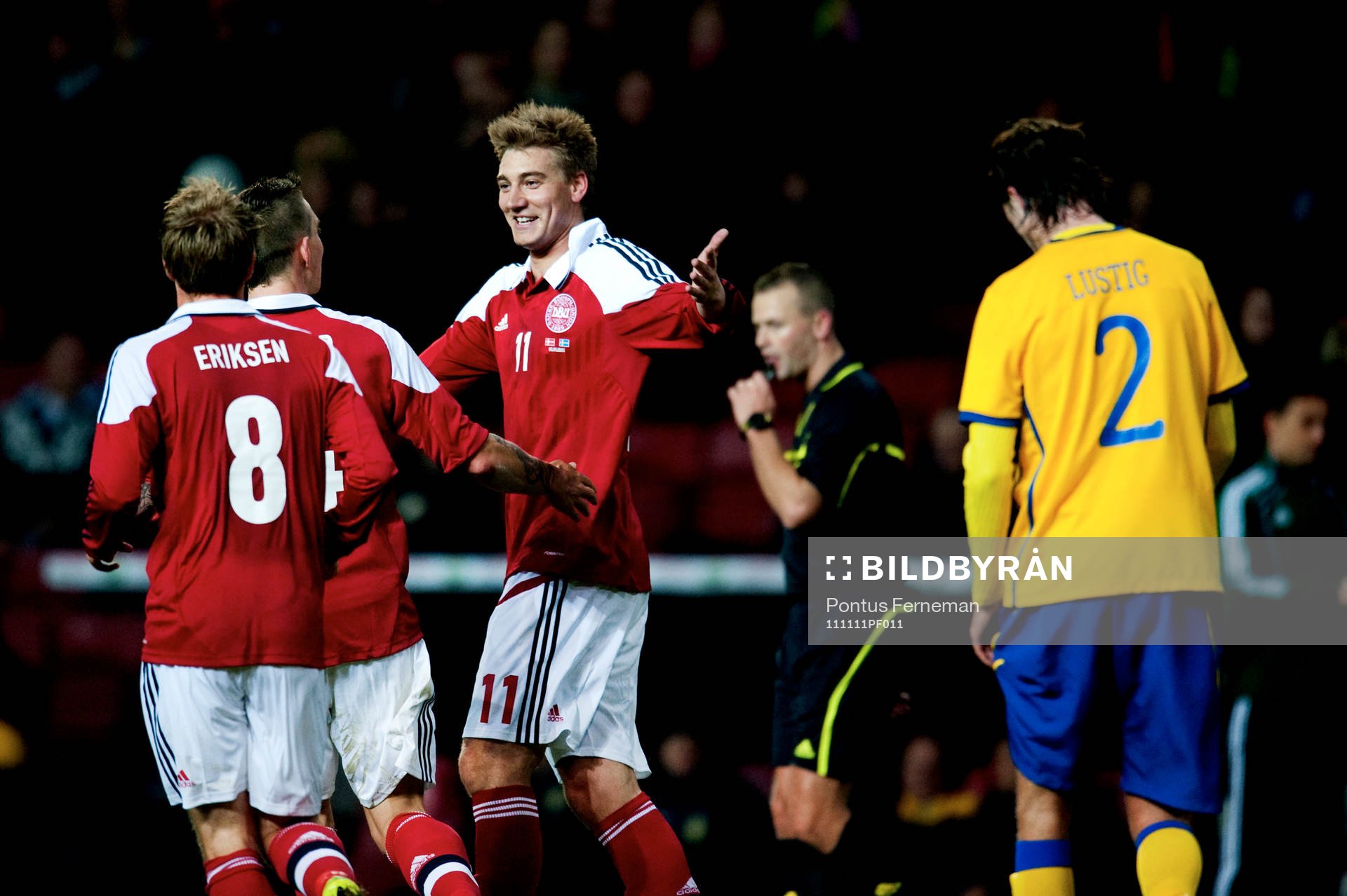 Niklas Bendtner, Danmark, jubel, Mikael Lustig,  Sverige,