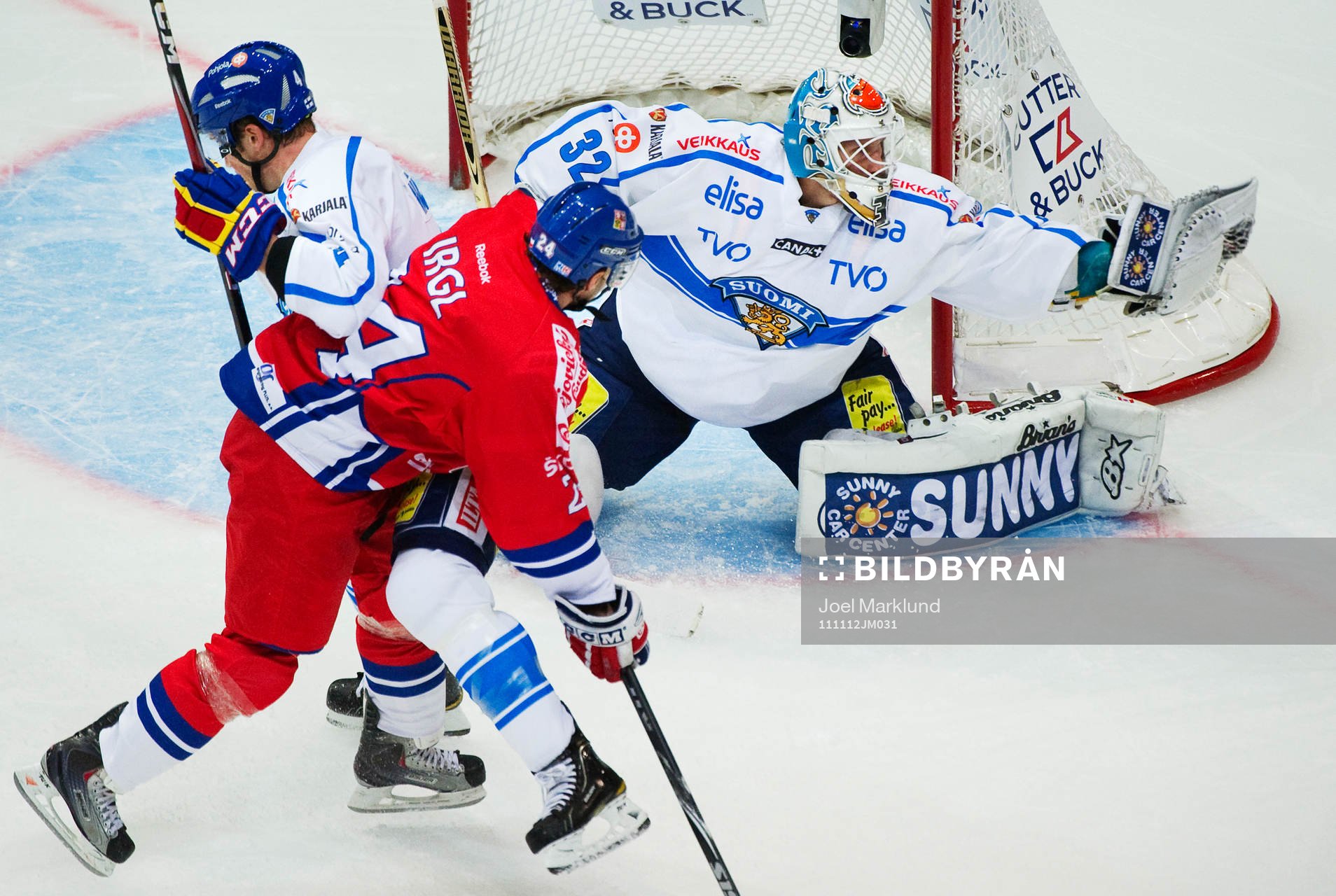 Niko Hovinen, målvakt, Finland, räddar ett skott