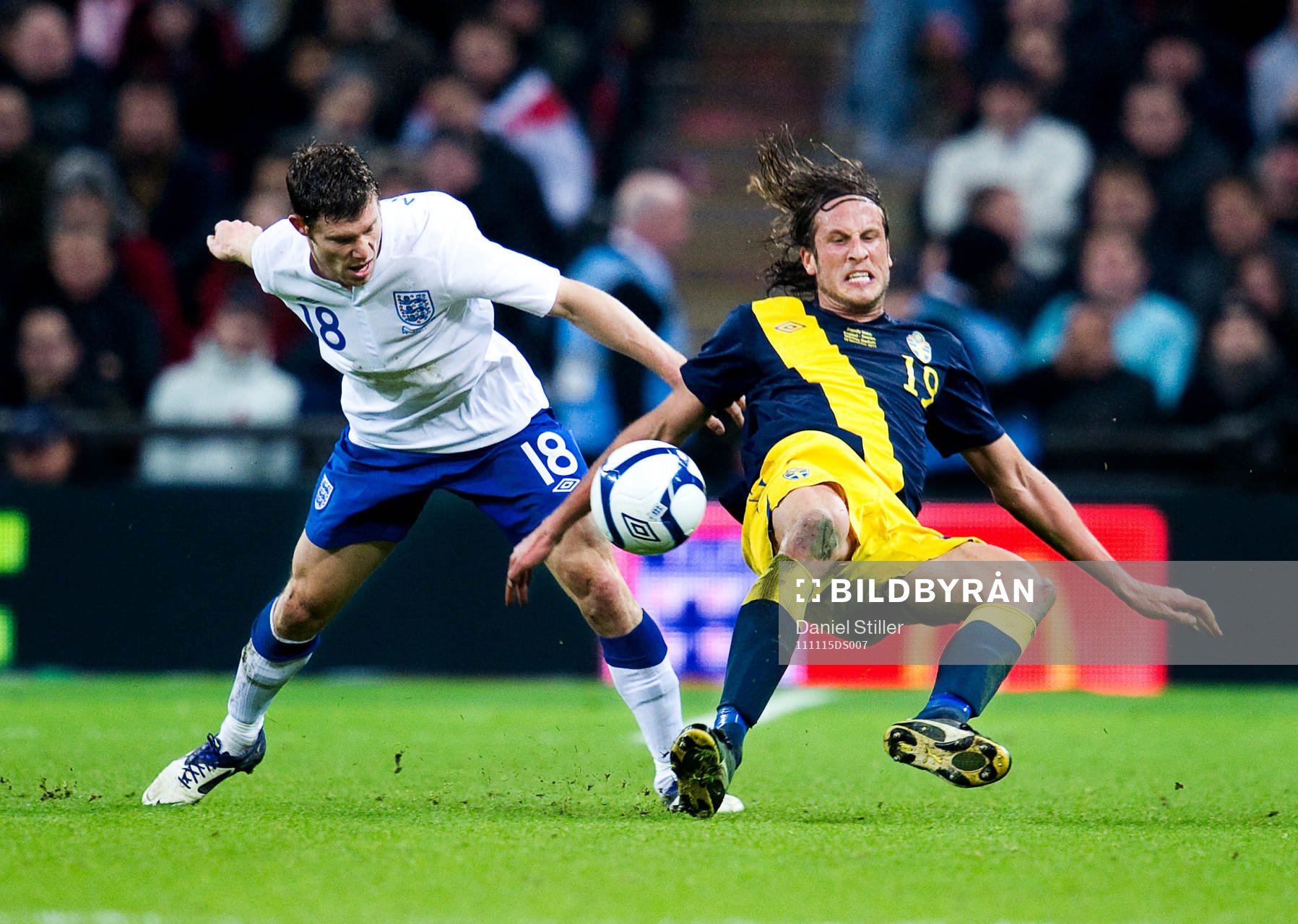 Jonas Olsson, Sverige, James Milner, England