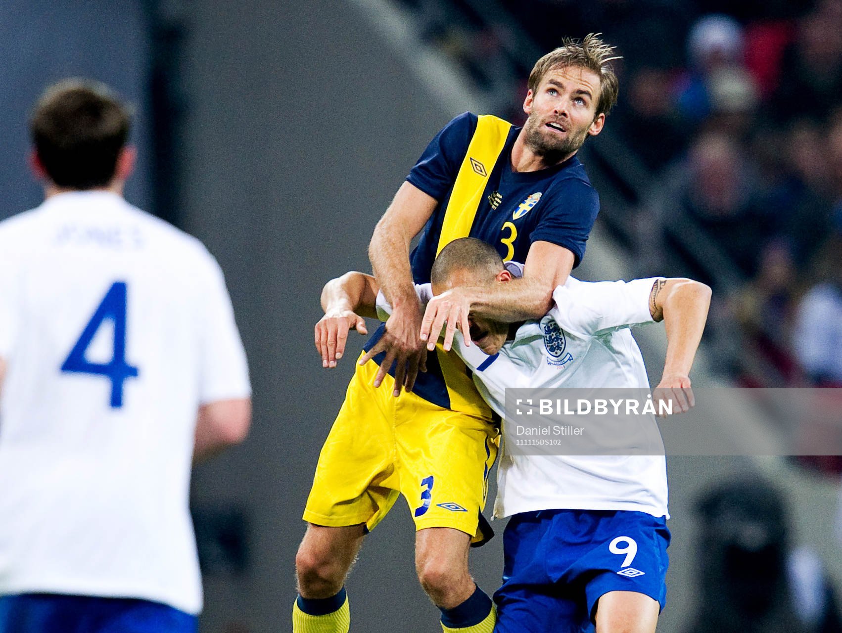 Olof Mellberg, Sverige. Bobby Zamora, England