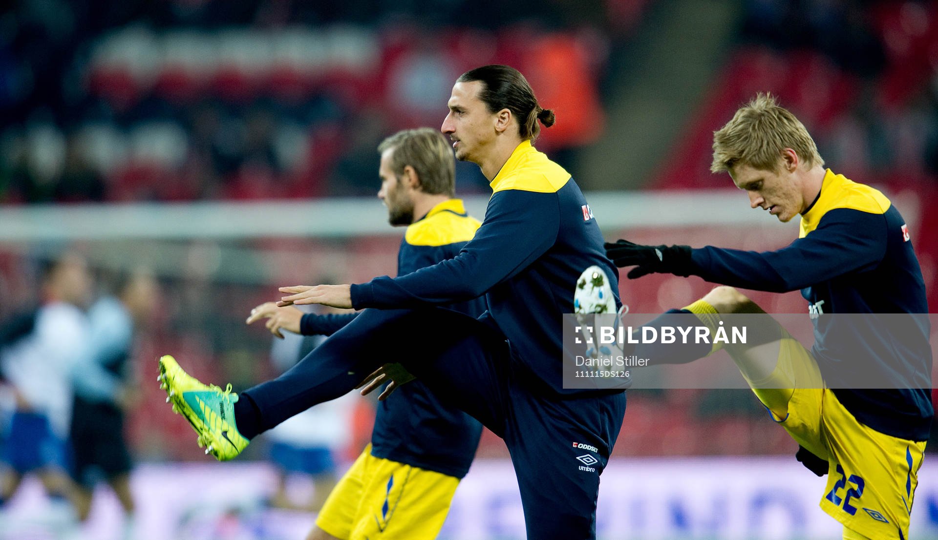 Zlatan Ibrahimovic, Rasmus Elm, värmer upp