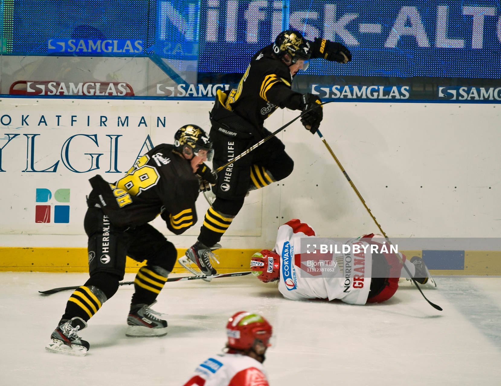 Victor Ahlström, Oscar Ahlström, AIK och skadade Elias