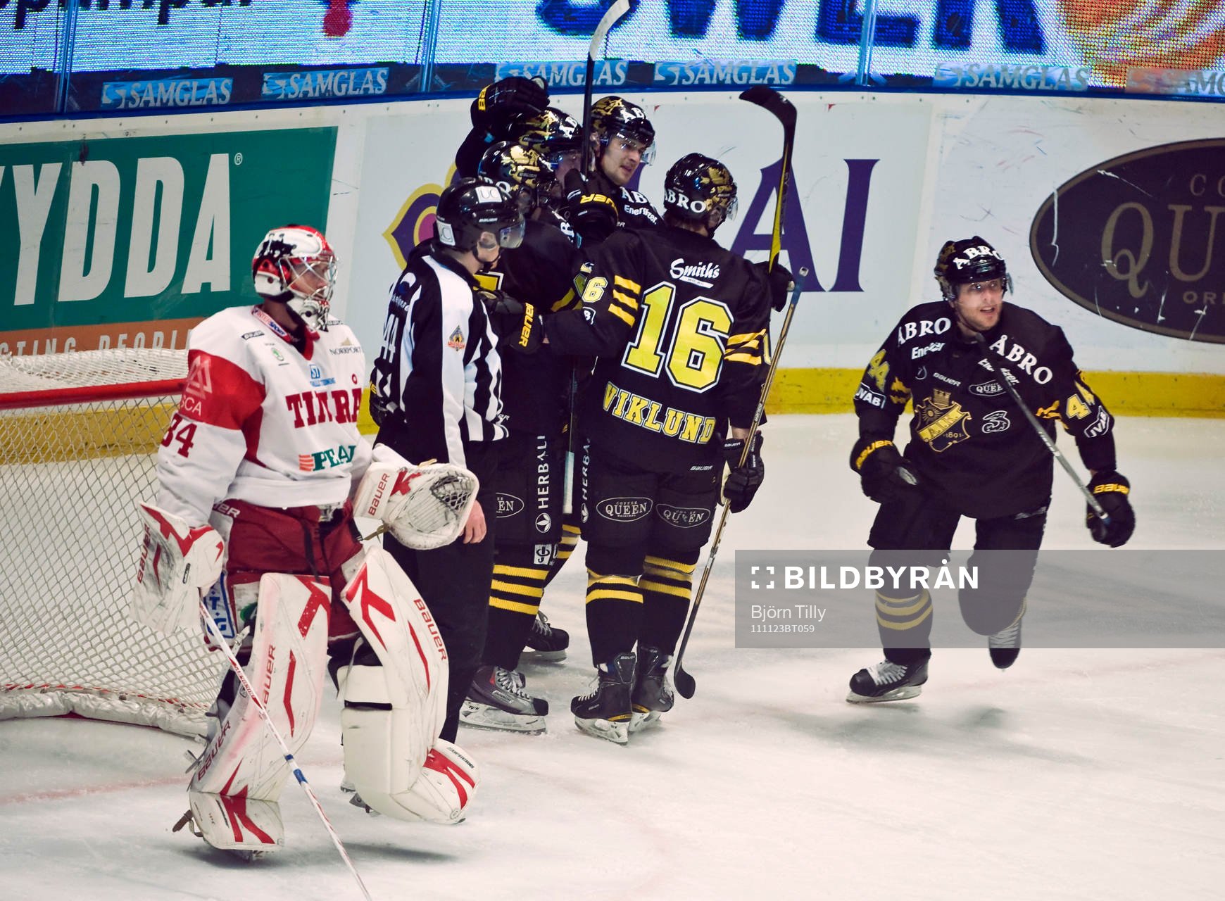 Joakim Lundström, målvakt, Timrå och Josh Macnevin, AIK