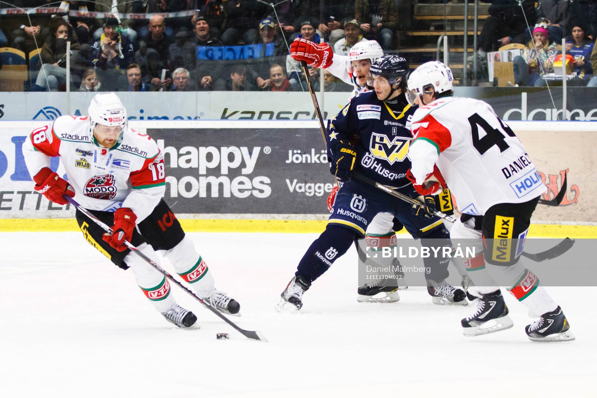 Mattias Ritola, Modo med pucken vid sidan av Kamil Piros,