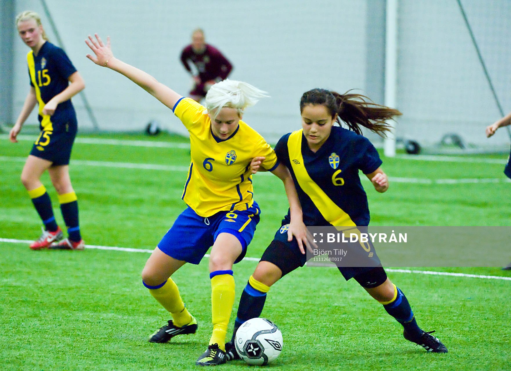 Philippa Curmnark, Gula och Malin Diaz, Blåa