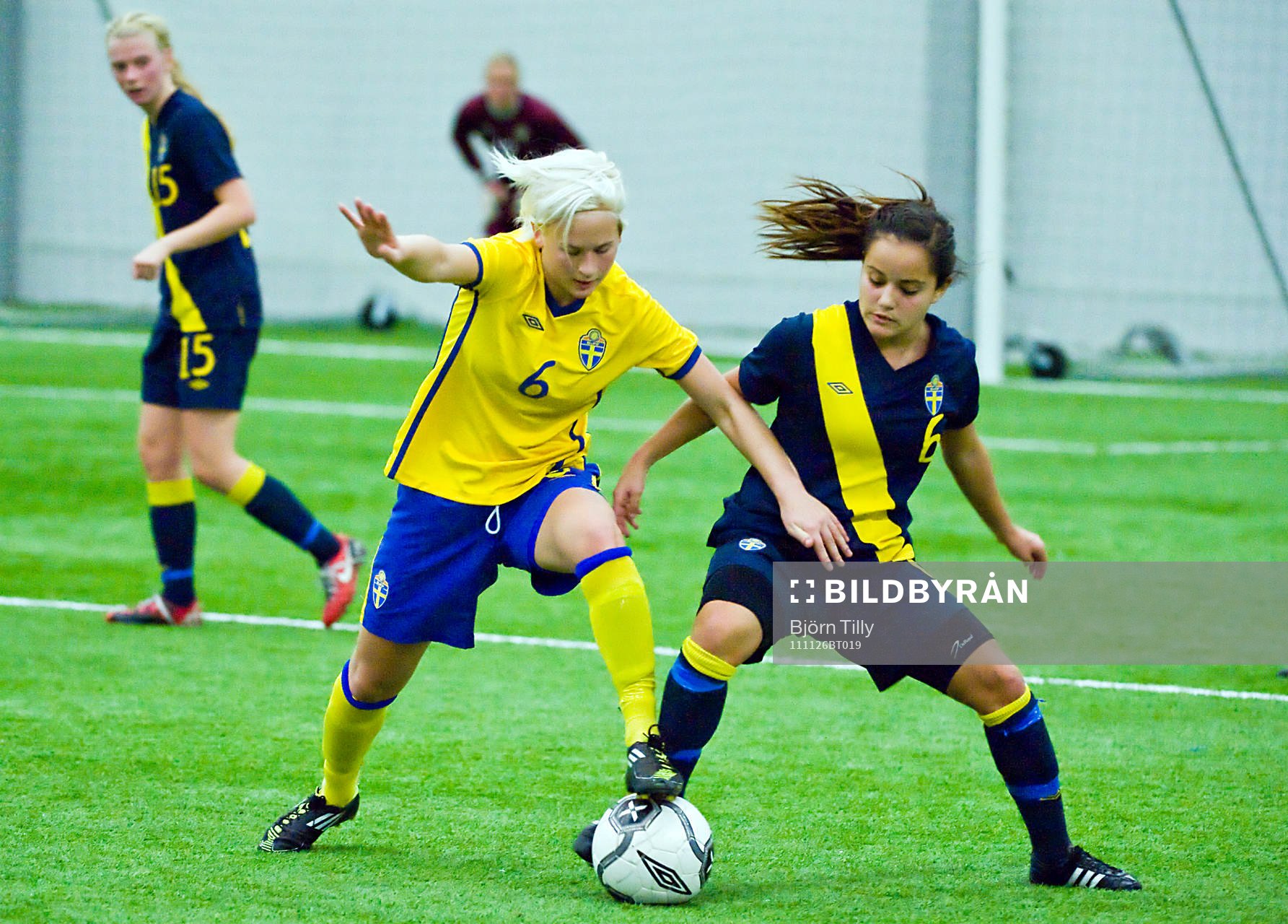 Philippa Curmnark, Gula och Malin Diaz, Blåa