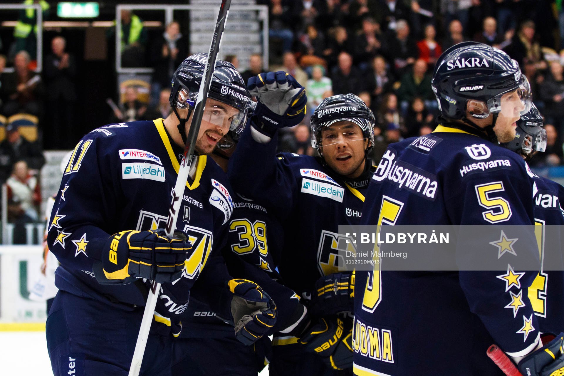 Jesse Joensuu, Mikko Luoma och Jason Krog, HV71 jubel