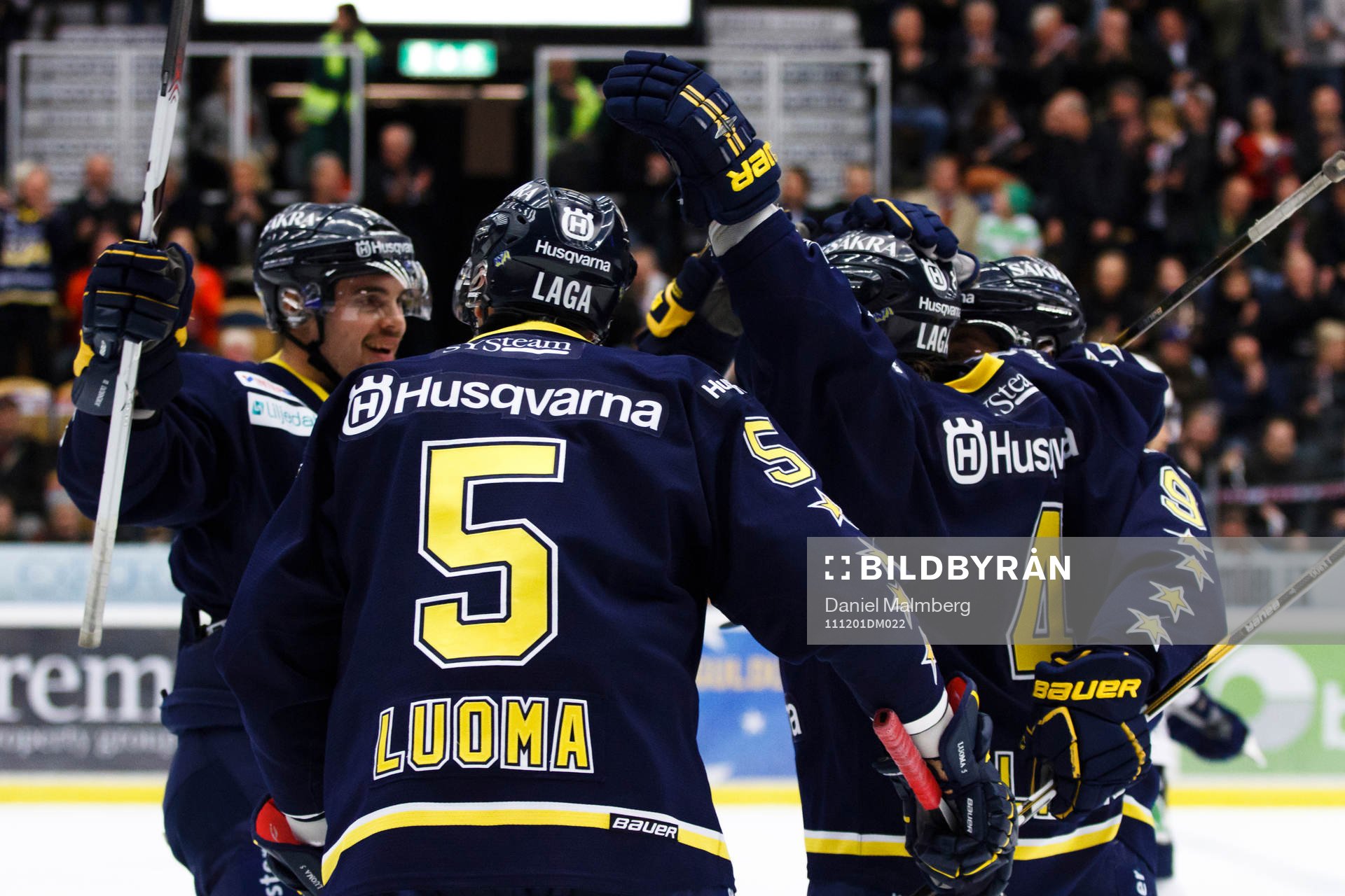 Adam Almquist, HV71 jubel med Mikko Luoma, Jason Krog,  och