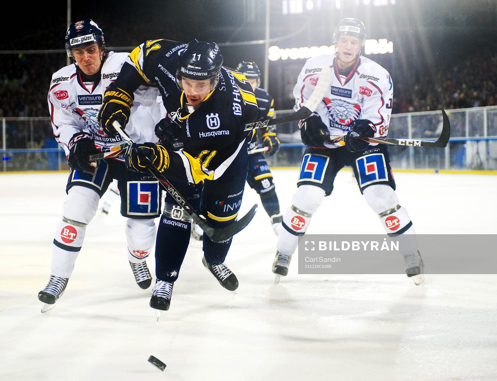 Jesse Joensuu, Hv71, jagas av Linköpingsspelare i offensiv