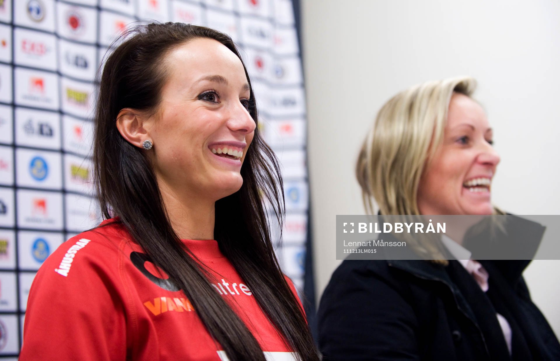 Kosovare Asllani, nyförvärv, här