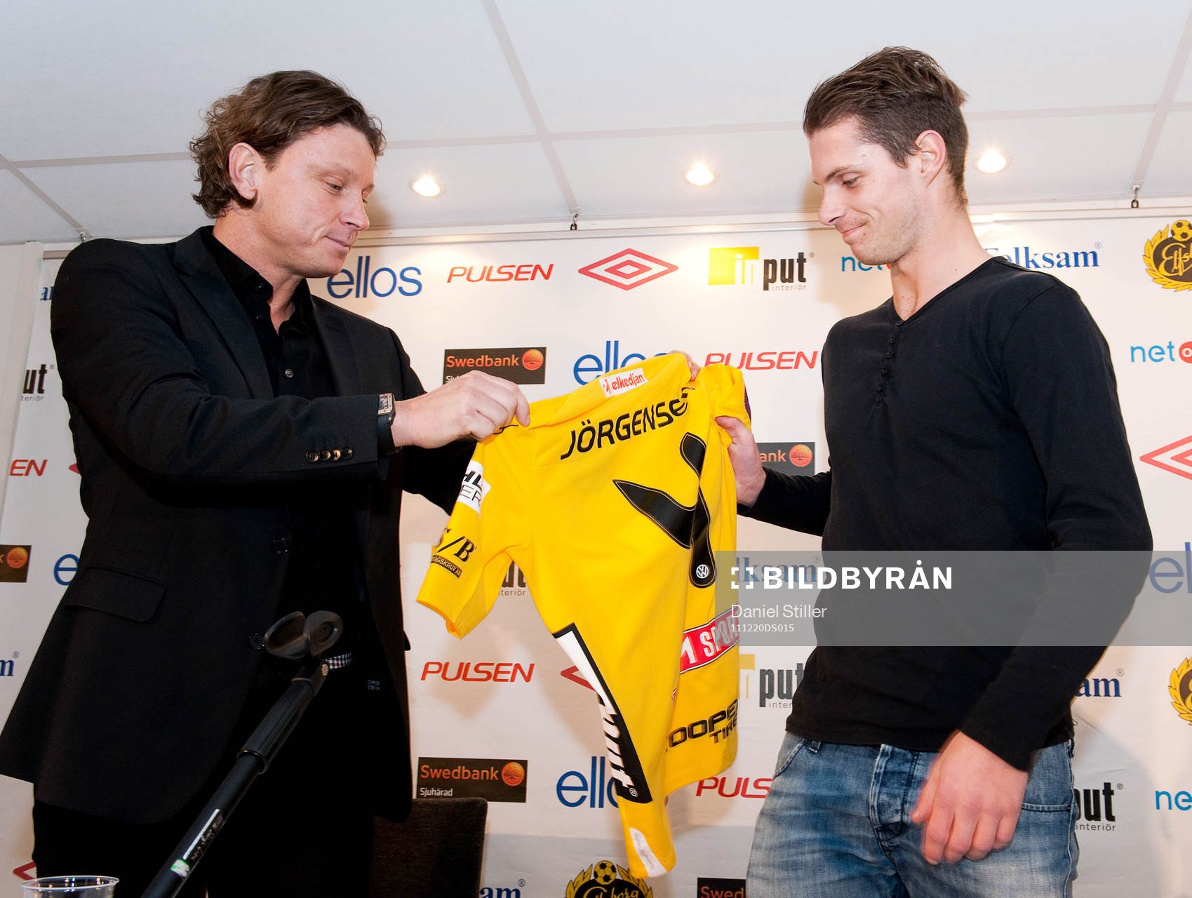 Joackim Jörgensen klar för Elfsborg, här med klubbchef