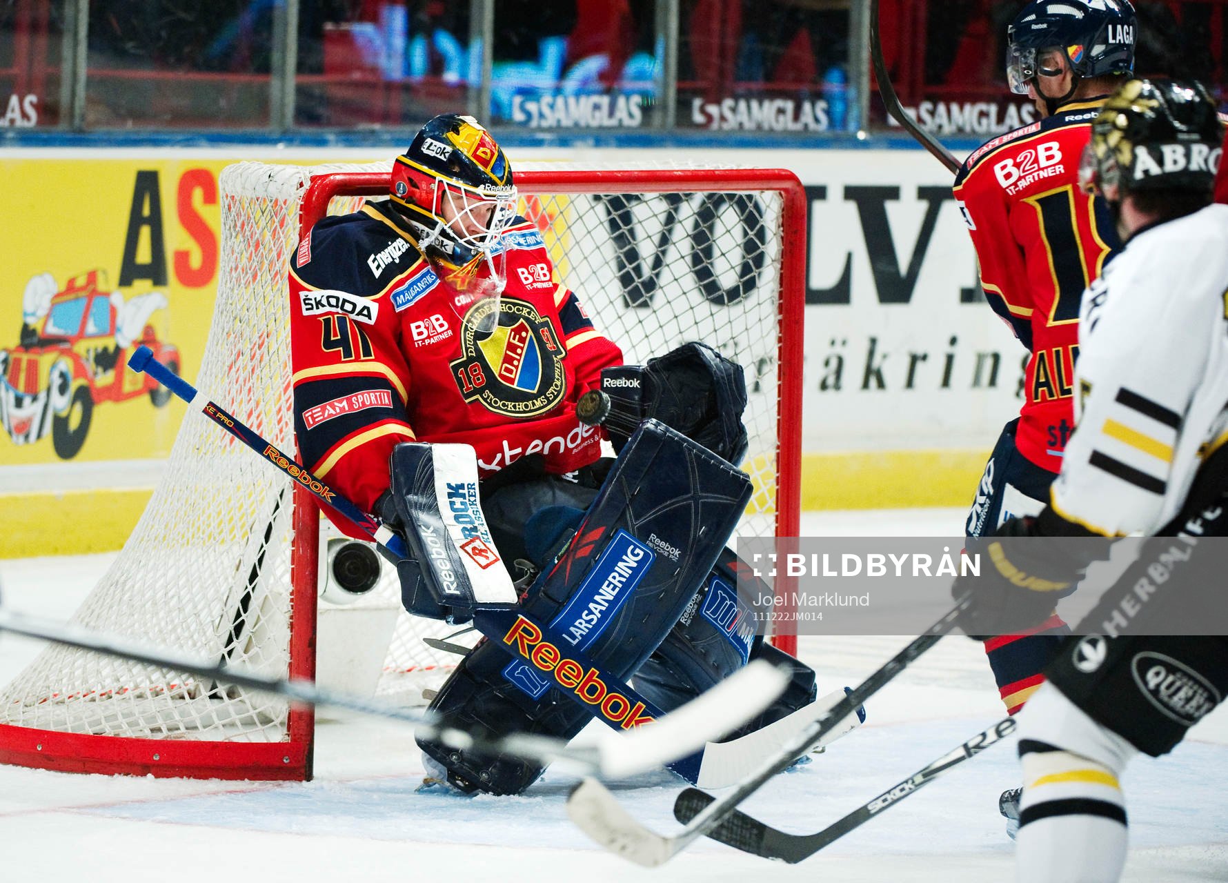 Gustaf Wesslau, målvakt, Djurgården, räddar ett skott