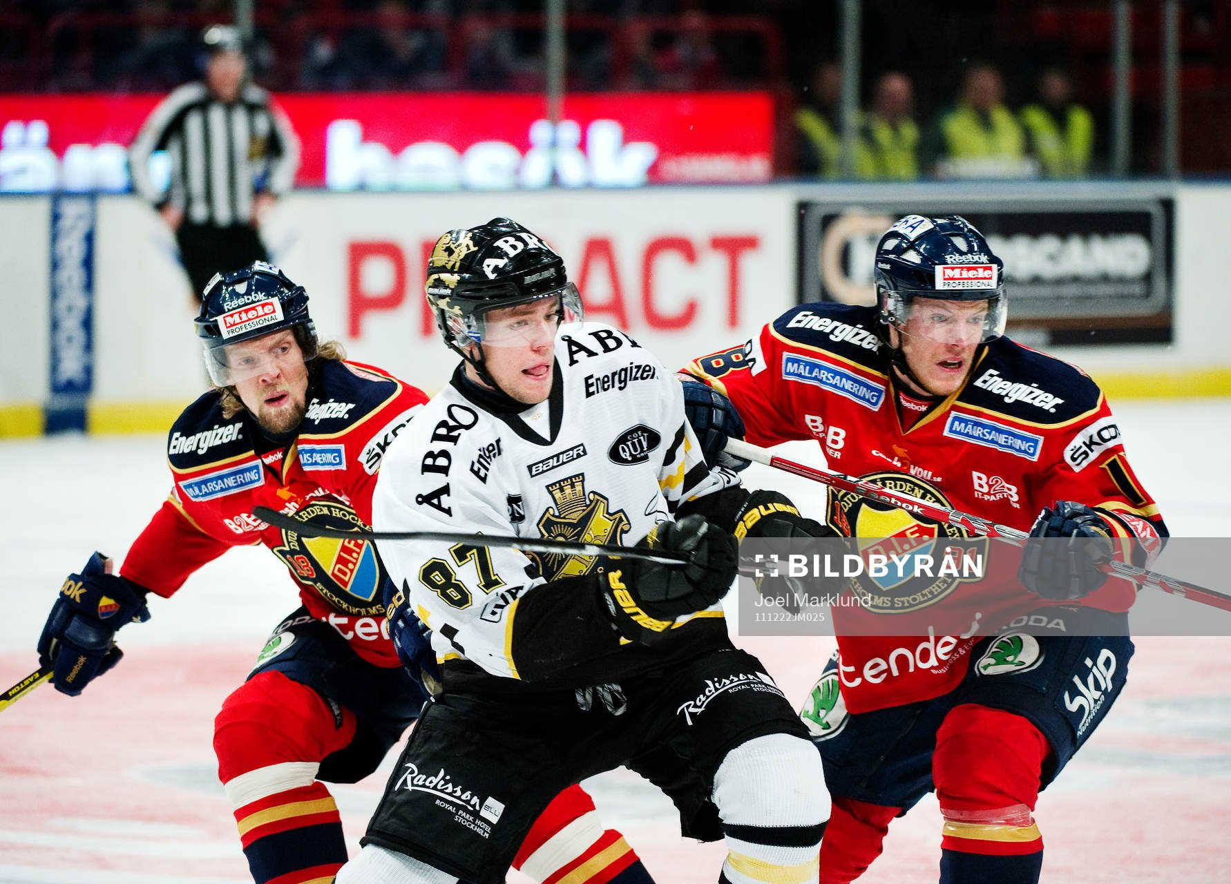 Daniel Tjärnqvist och Jonas Almtorp, Djurgården, kämpar