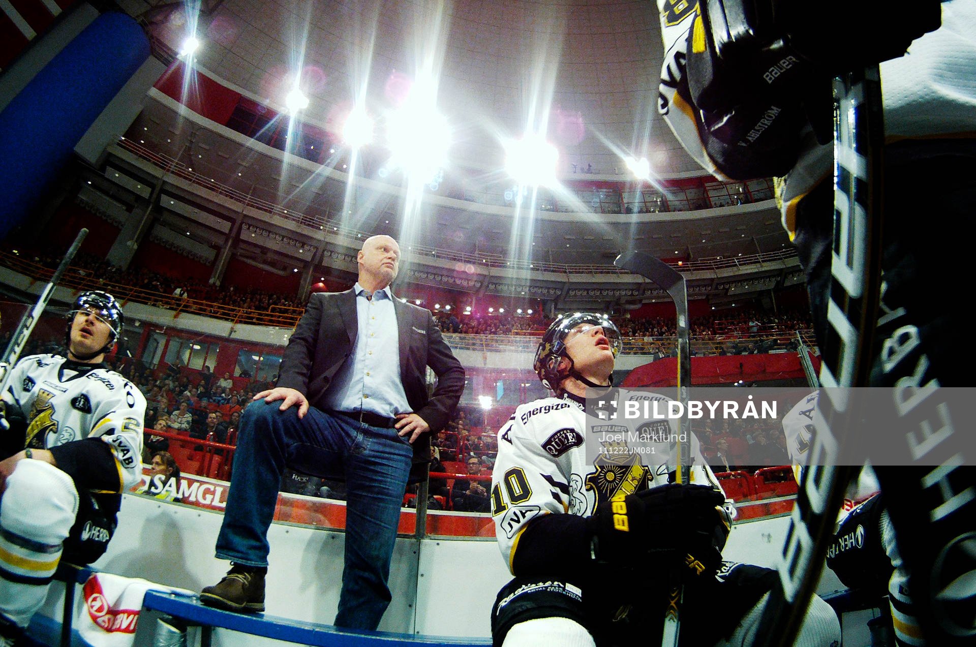 Roger Melin, tränare, och Richard Gynge, AIK. Bås, bänk,