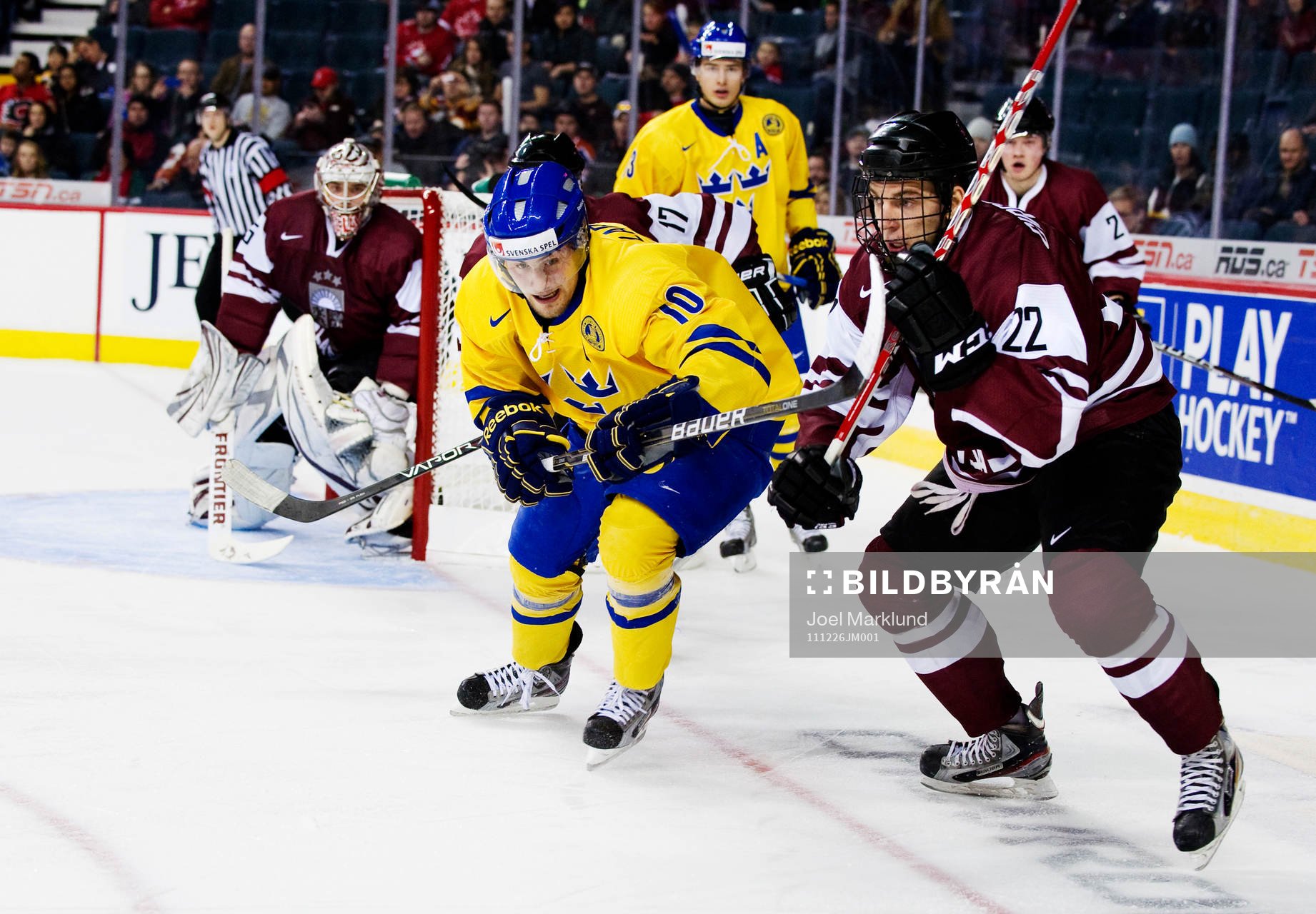Johan Larsson, Sverige, utmanas av Zemgus Girgensons,