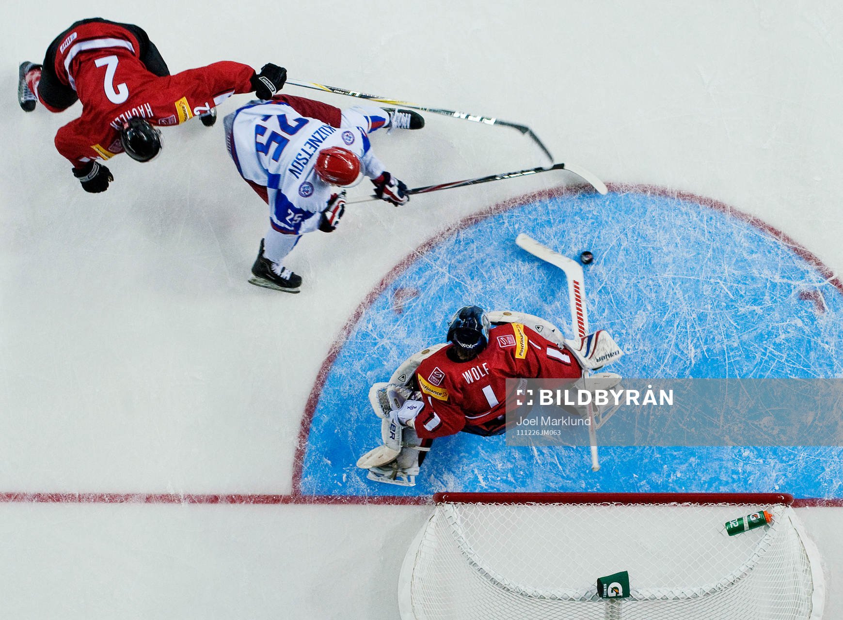 Yevgeni Kuznetsov, Ryssland, utmanar Tim Wolf, målvakt,