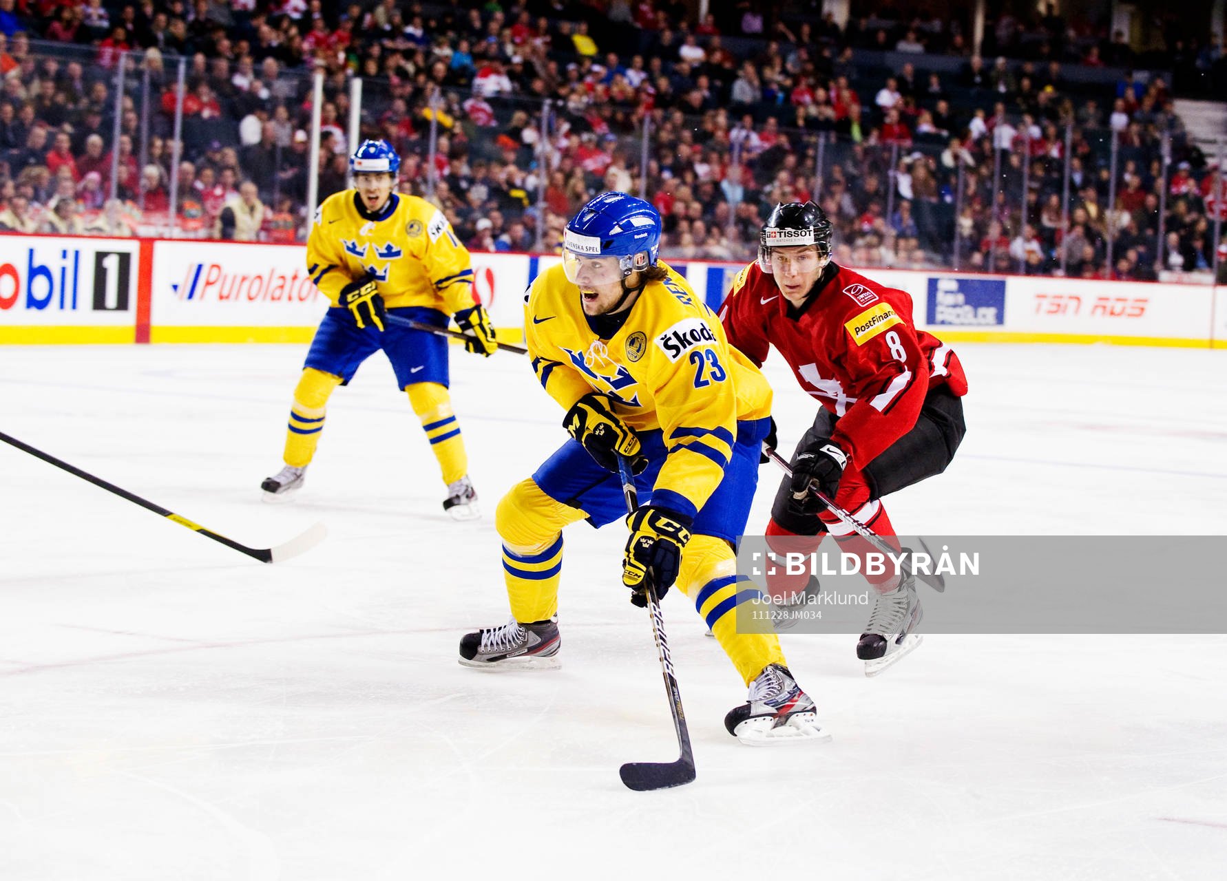 Ludvig Rensfeldt, Sverige, tar sig förbi Christian Marti,
