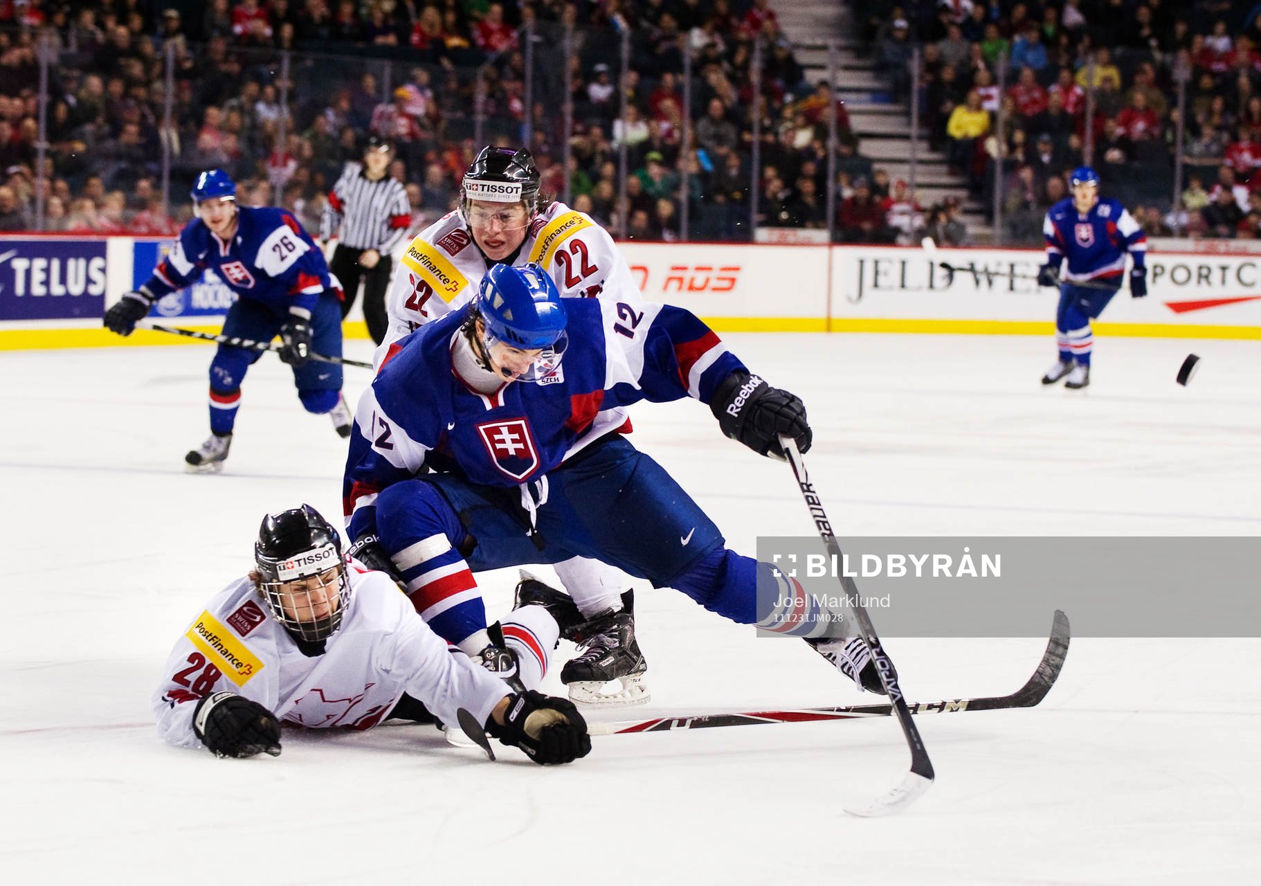 Christoph Bertschy och Sven Andrighetto, Schweiz, stoppar