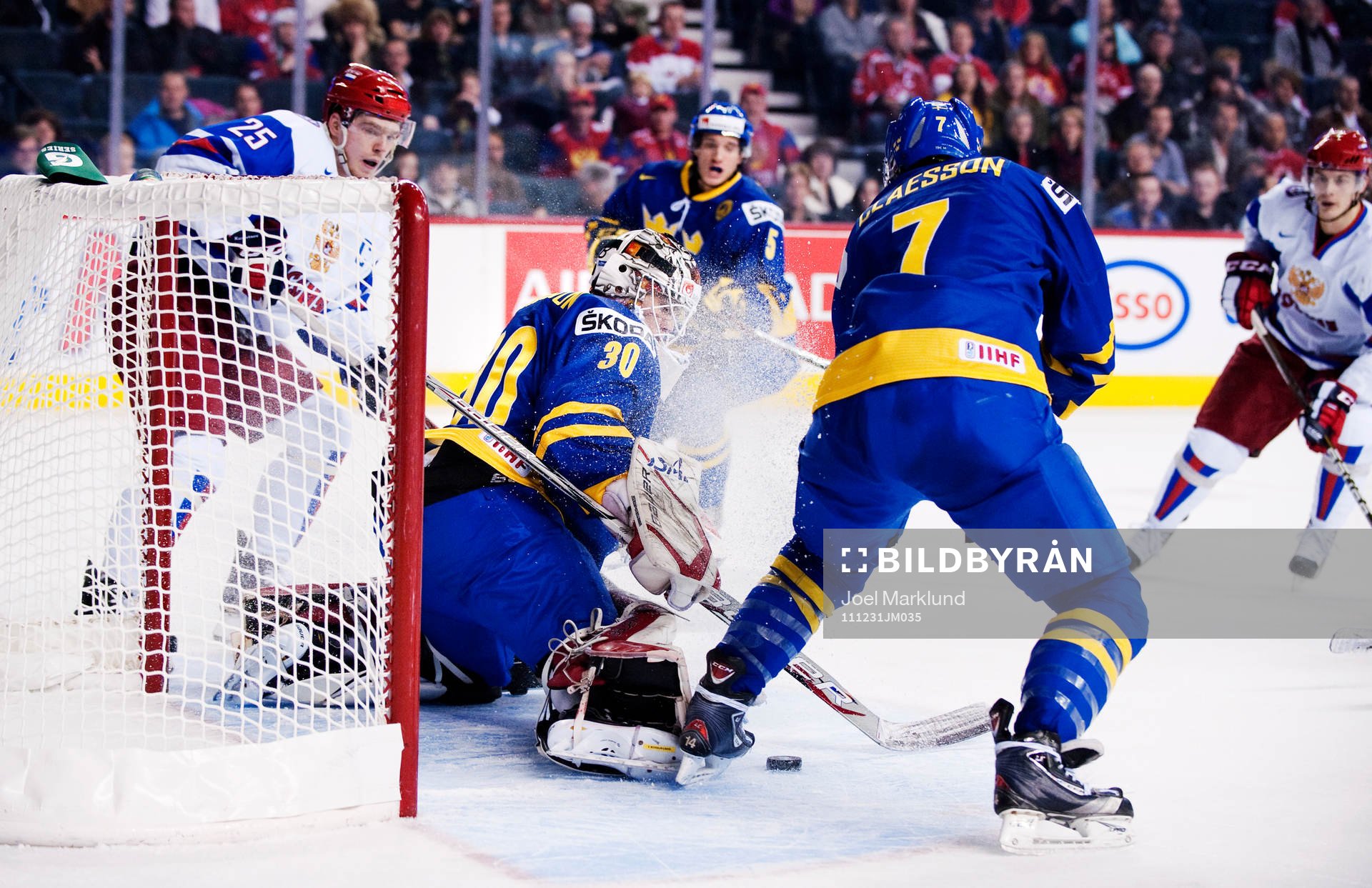 Oroligt framför Johan Gustafsson, målvakt, Sverige