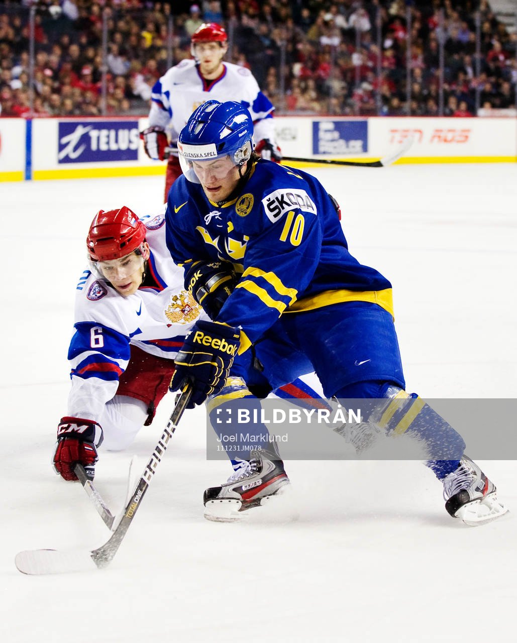 Johan Larsson, Sverige, tar sig förbi Mikhail Naumenkov,