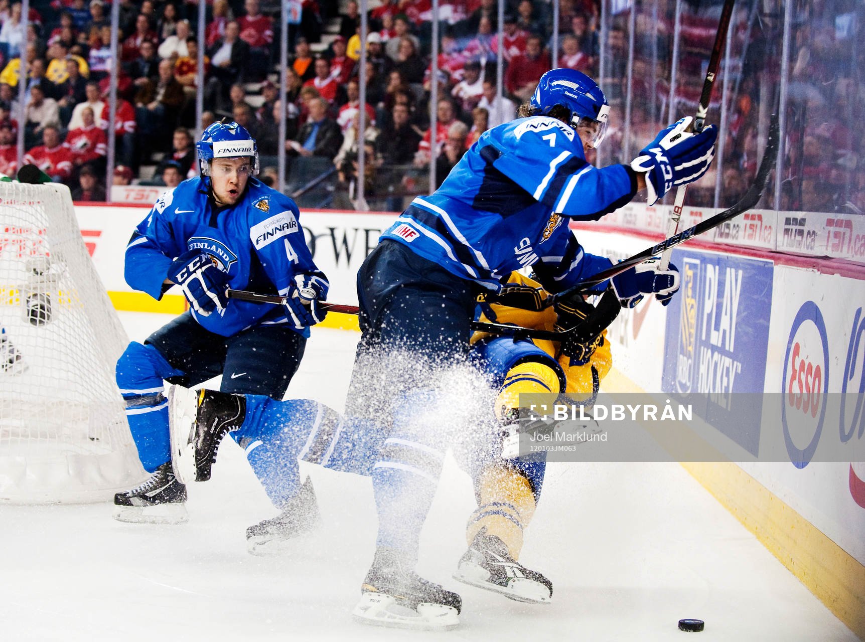 Jani Hakanpää, Finland och Erik Thorell, Sverige, tackling