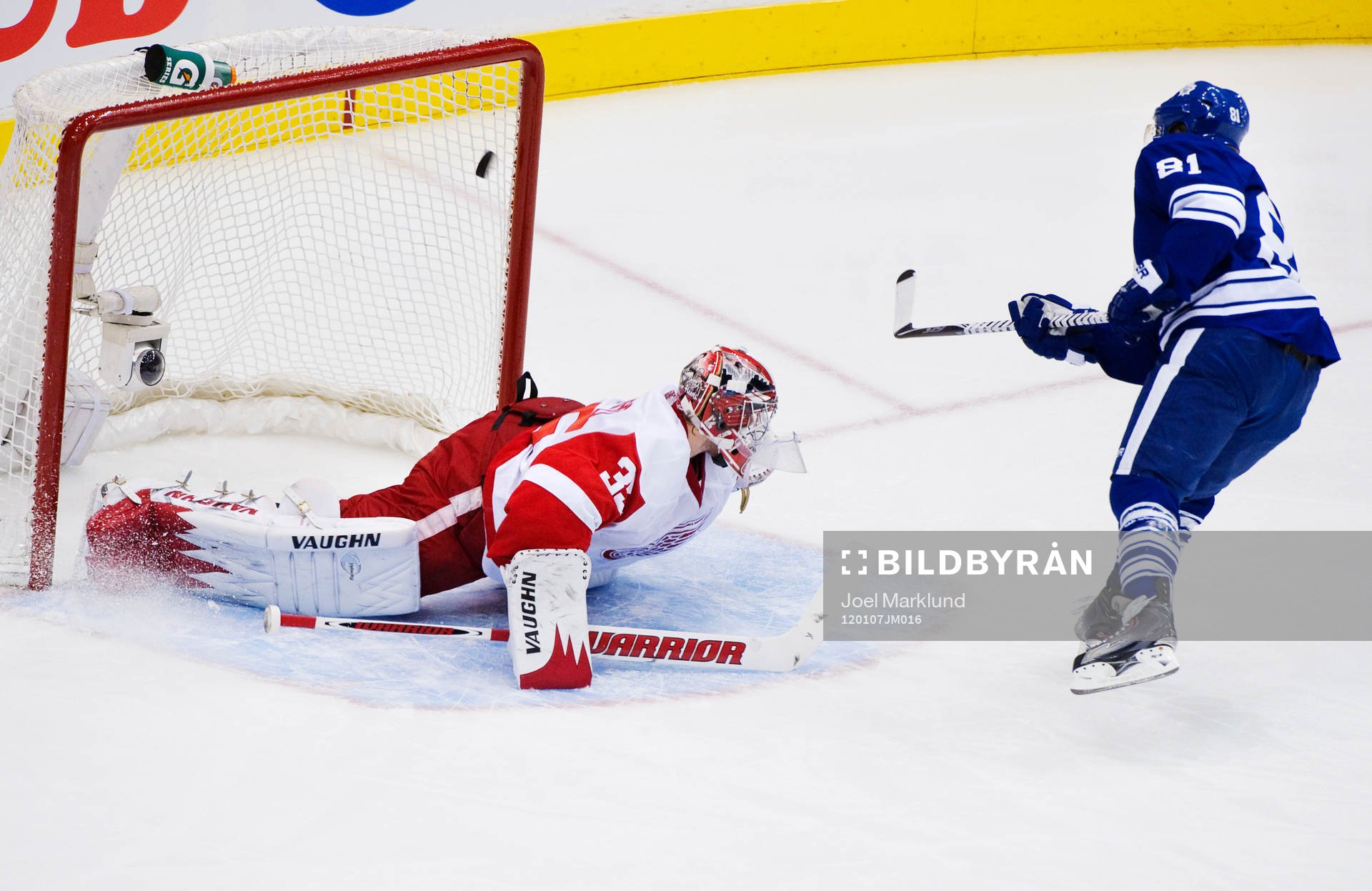 Phil Kessel, Toronto, gör 1-0 bakom Jimmy Howard,