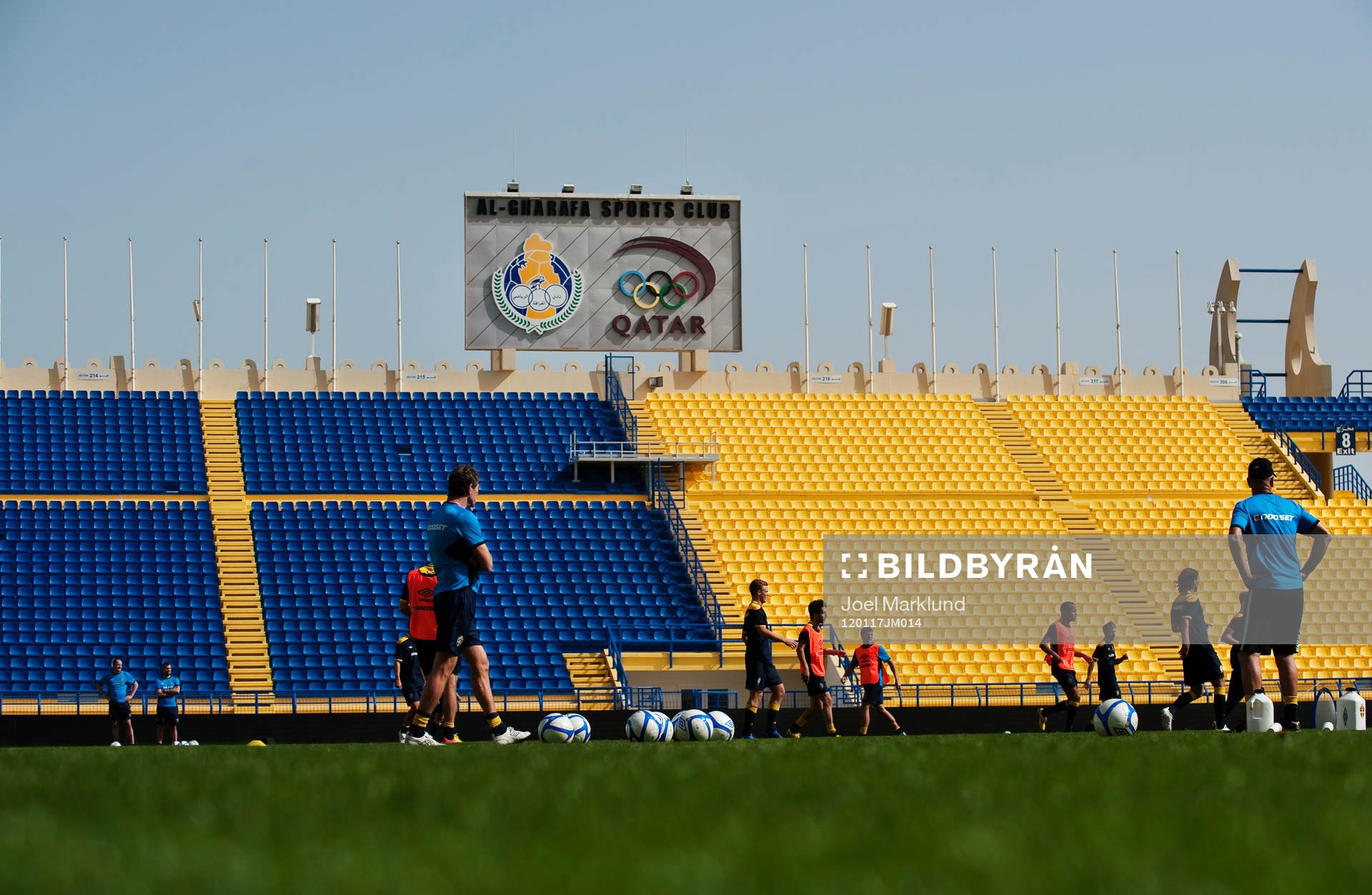 Det svenska laget tränar på Al-Gharafa Stadium i Doha