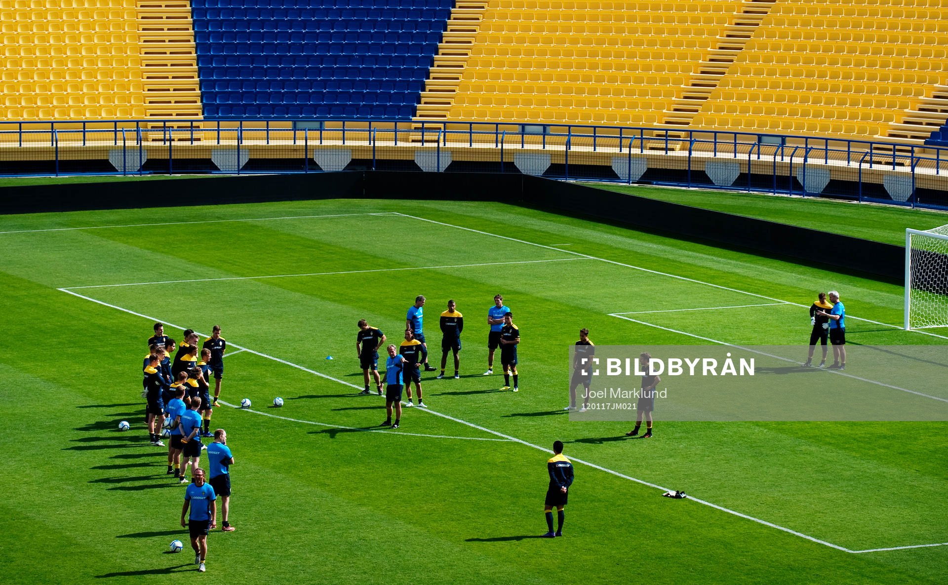 Det svenska laget tränar på Al-Gharafa Stadium i Doha