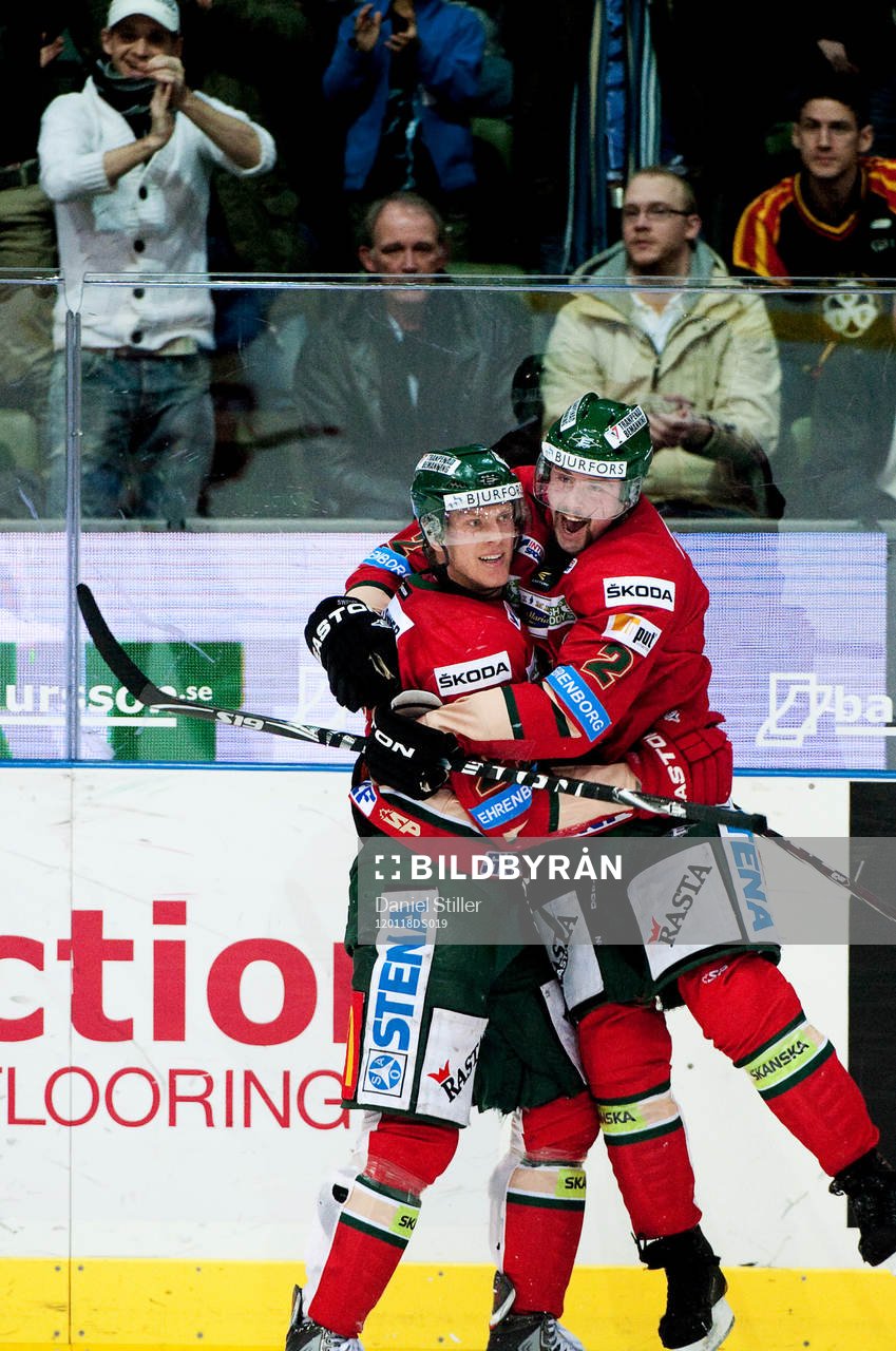 Mikael Johansson, Frölunda, gör 3-0, jubel Pierre Johnsson