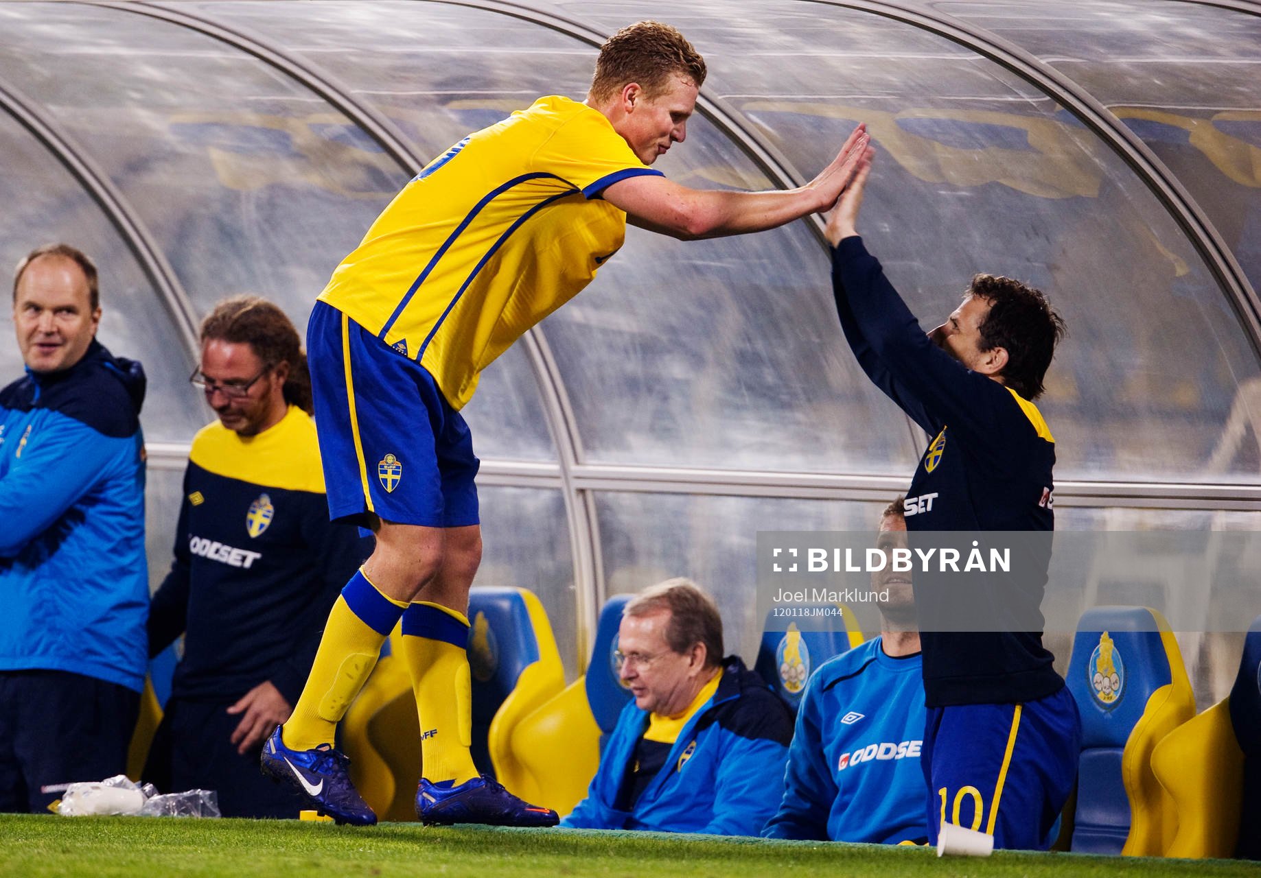 Målskyttarna Oscar Hiljemark och Tobias Hysén, Sverige,
