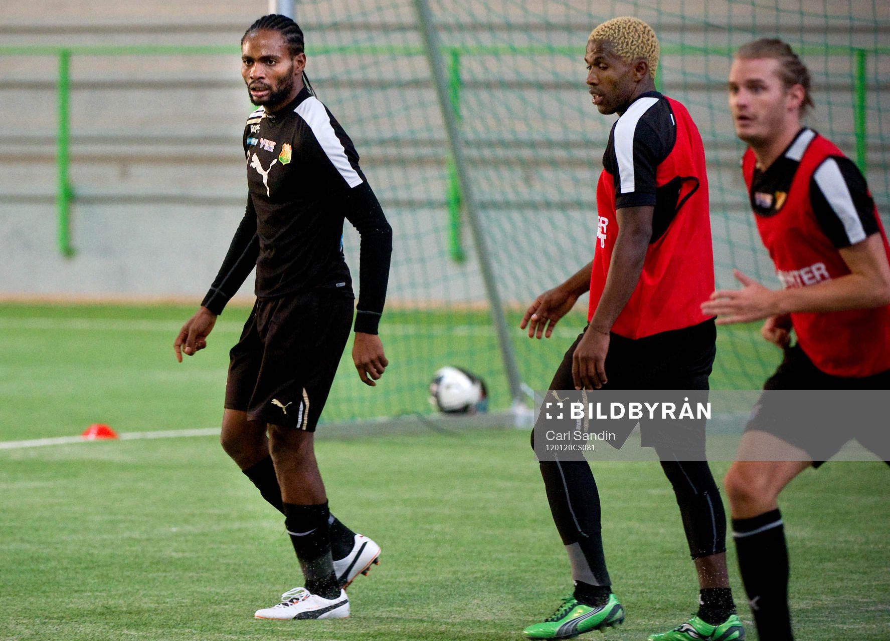 Richard Ekunde, Gais