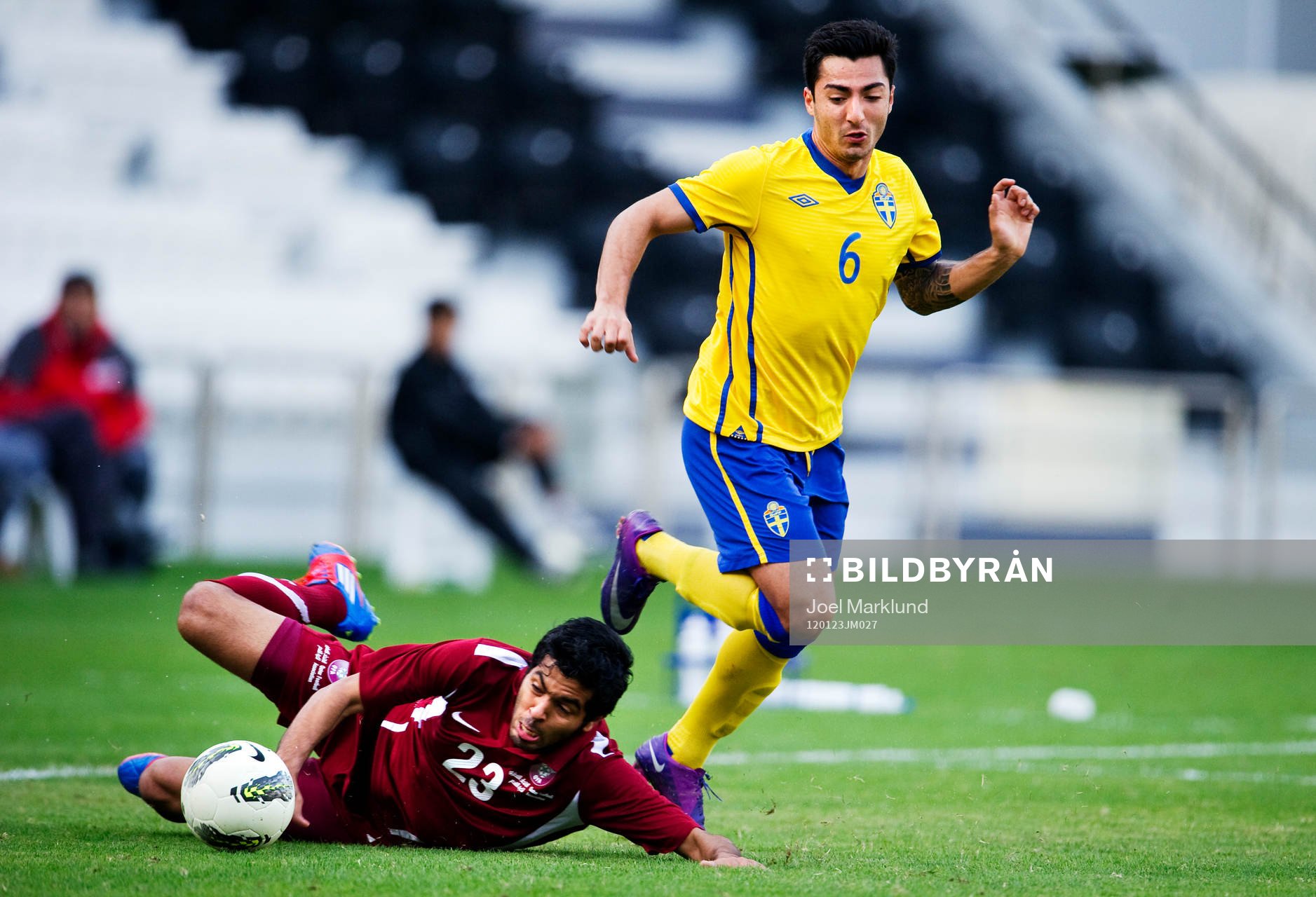 Mohhamed Ahmed Al Jabri, Qatar, blir lurad av Jiloan Hamad,