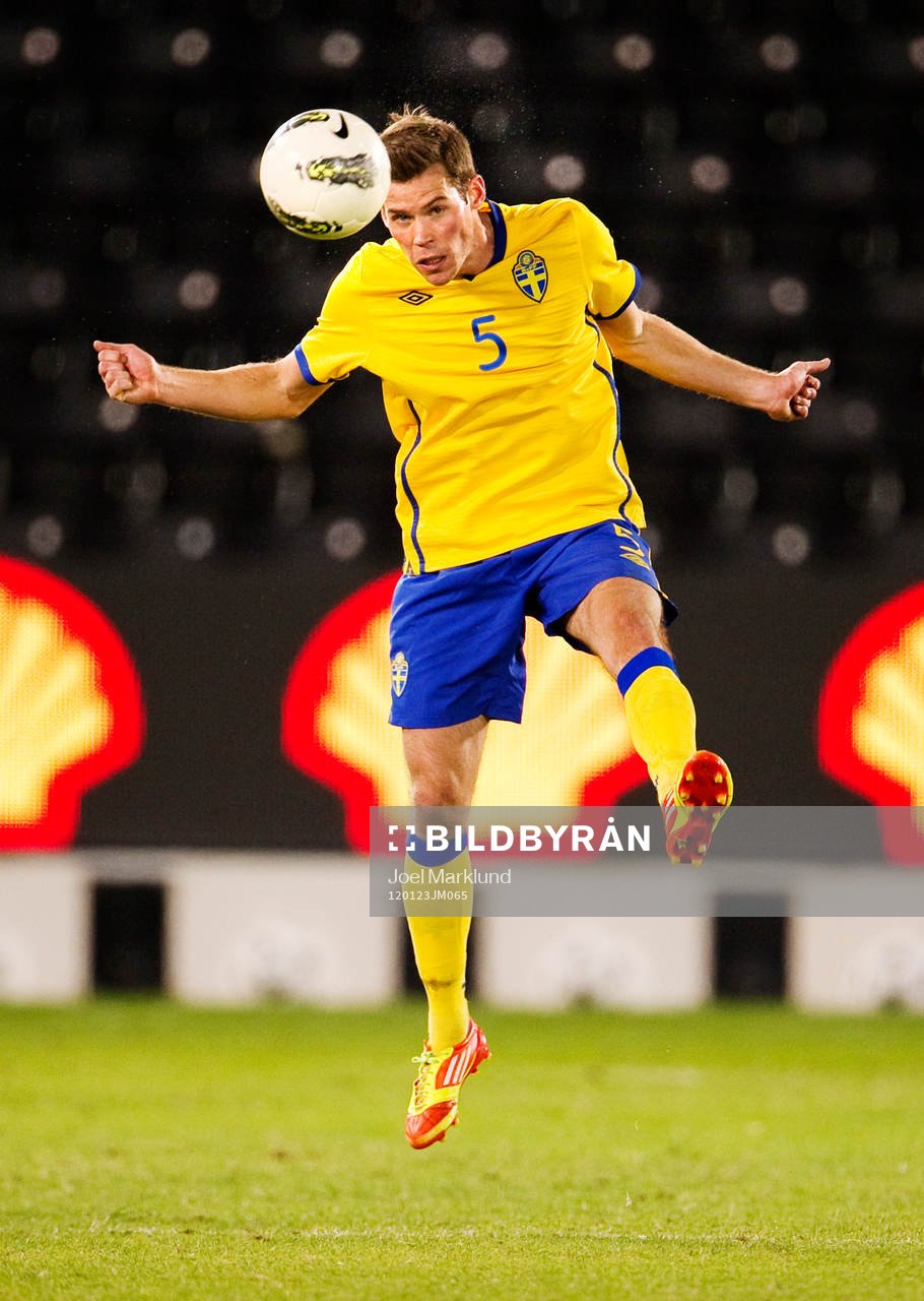 Emil Salomonsson, Sverige, nickar bollen