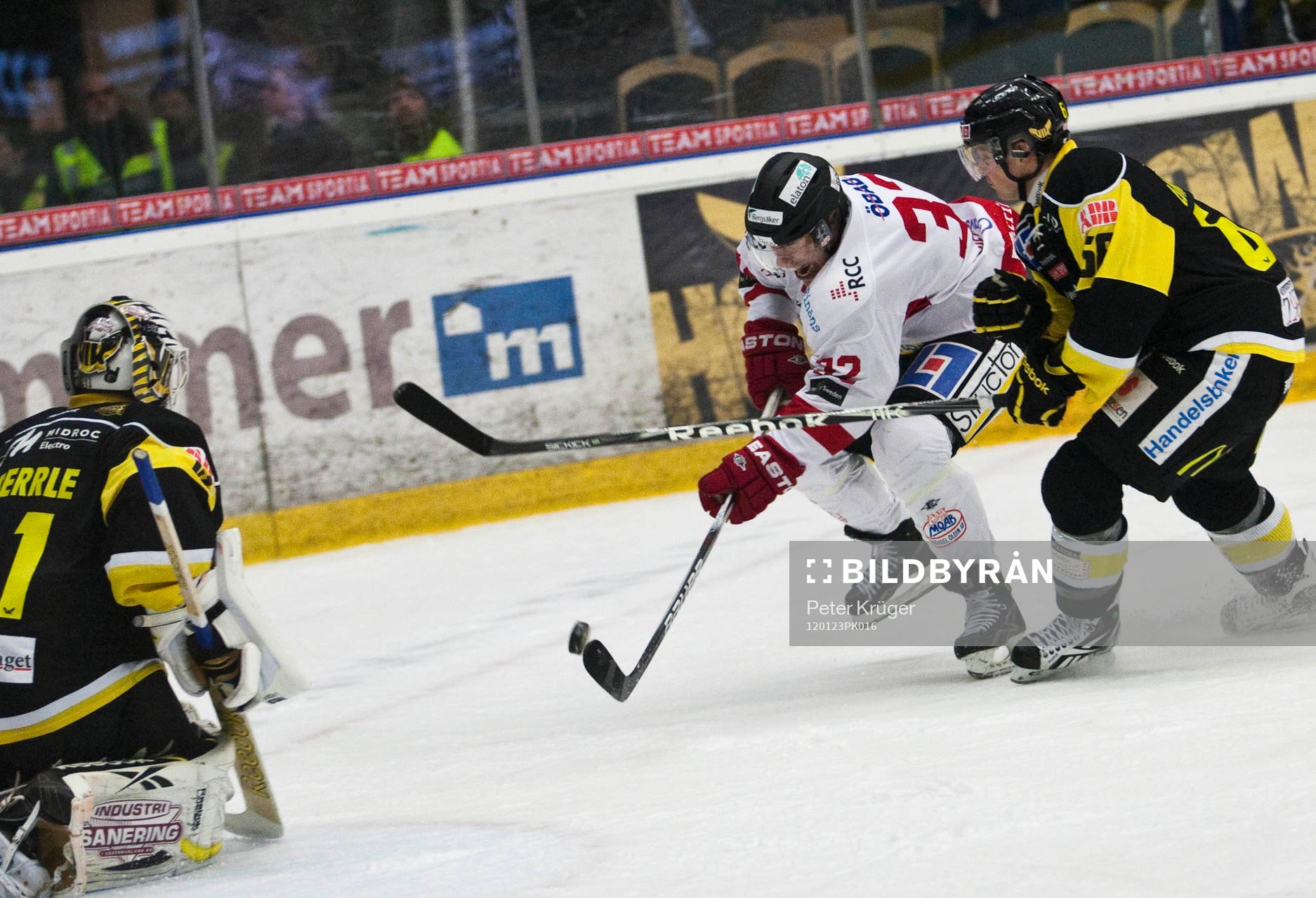 Ville Nieminen, Örebro och Daniel Sperrle, målvakt,