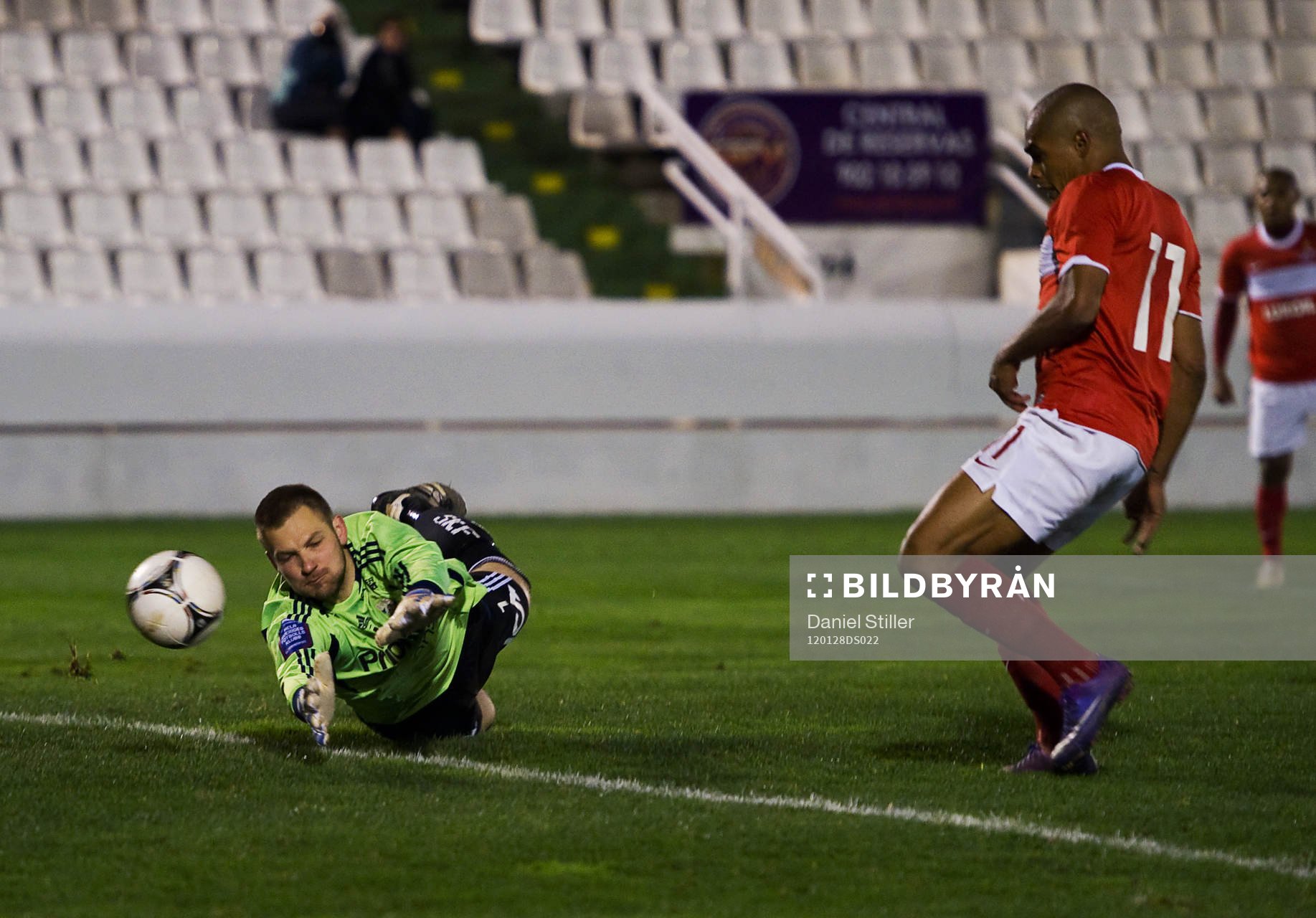Welliton, Spartak Moskva, gör 1-1 bakom John Alvbåge,