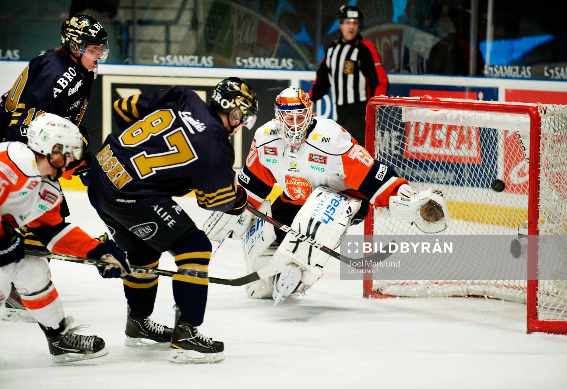Robert Rosén, AIK, skjuter in 1-1 bakom Oscar Ahlsenfelt,