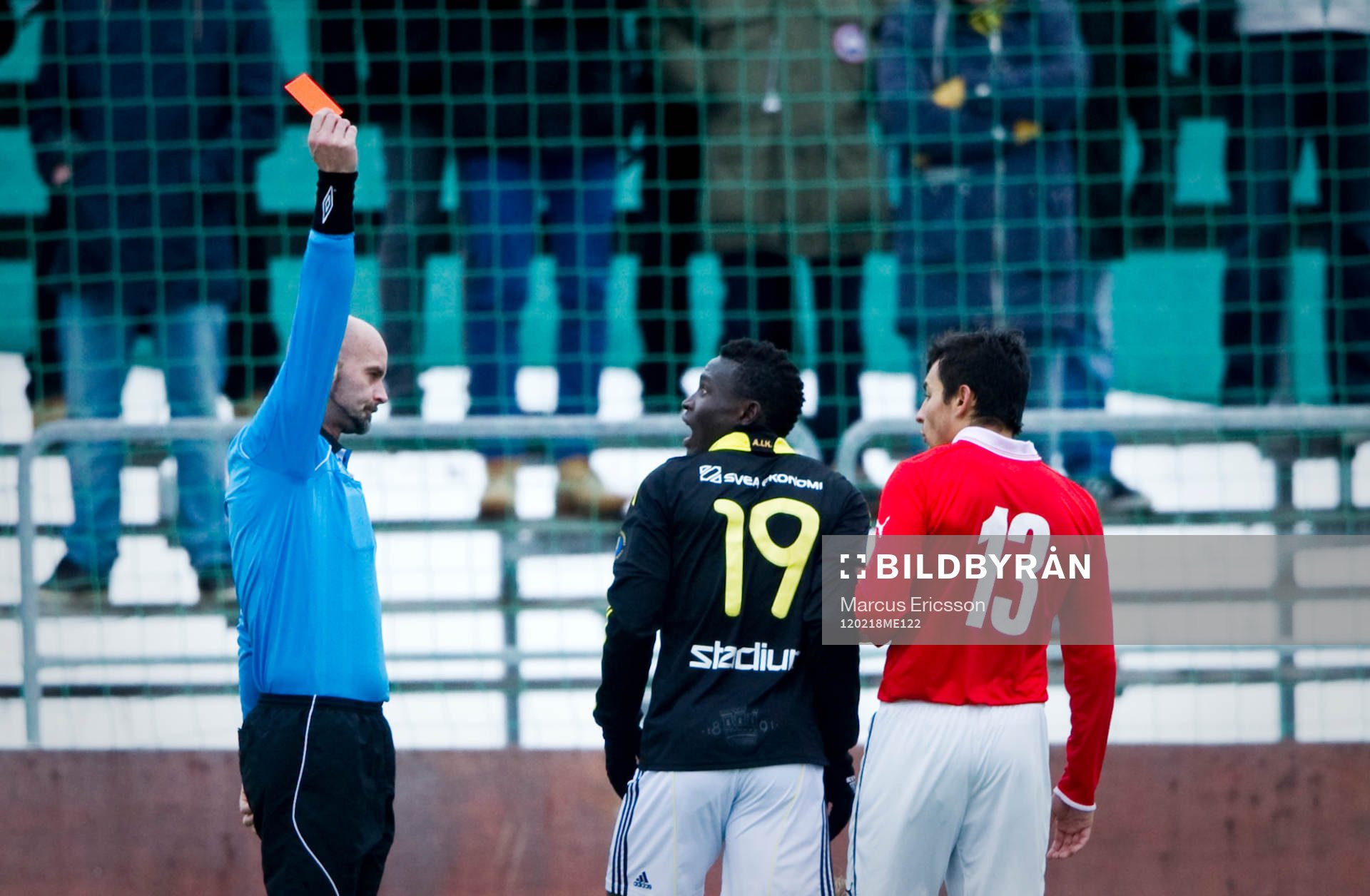 Alhassan ”Crespo” A. Kamara, AIK får rött kort