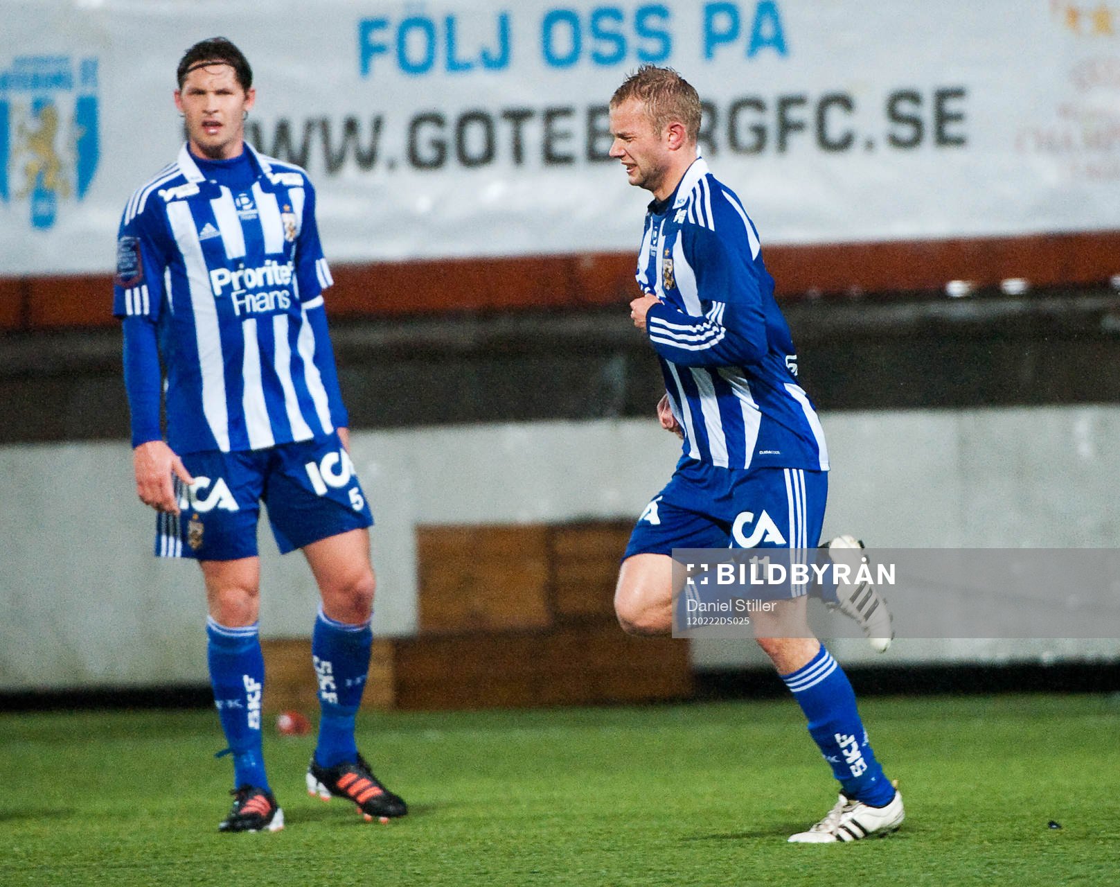 Robin Söder, IFK Göteborg, skadar handen här han ramlar