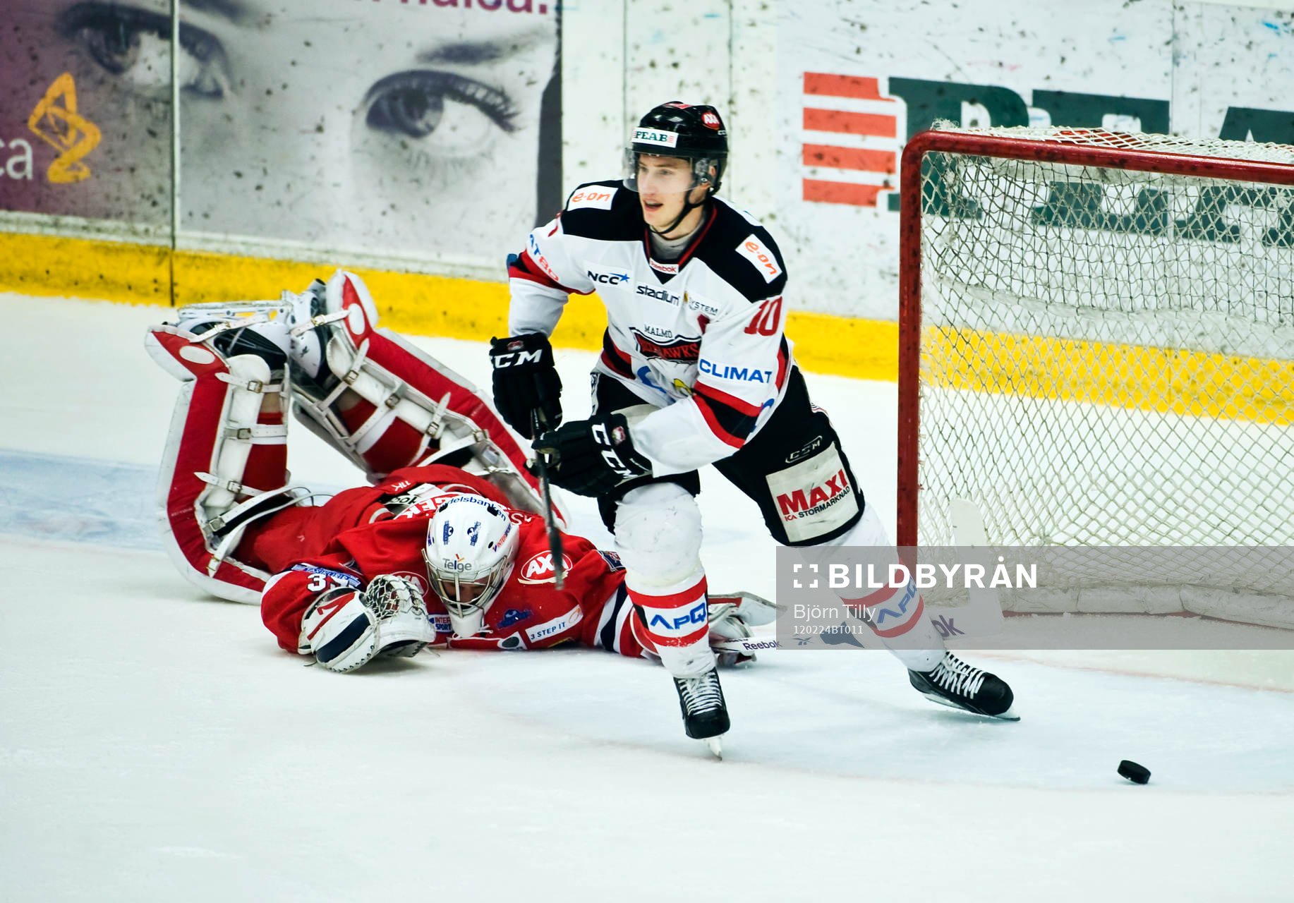 Julius Hudacek, målvakt, Södertälje och Robin Alvarez,