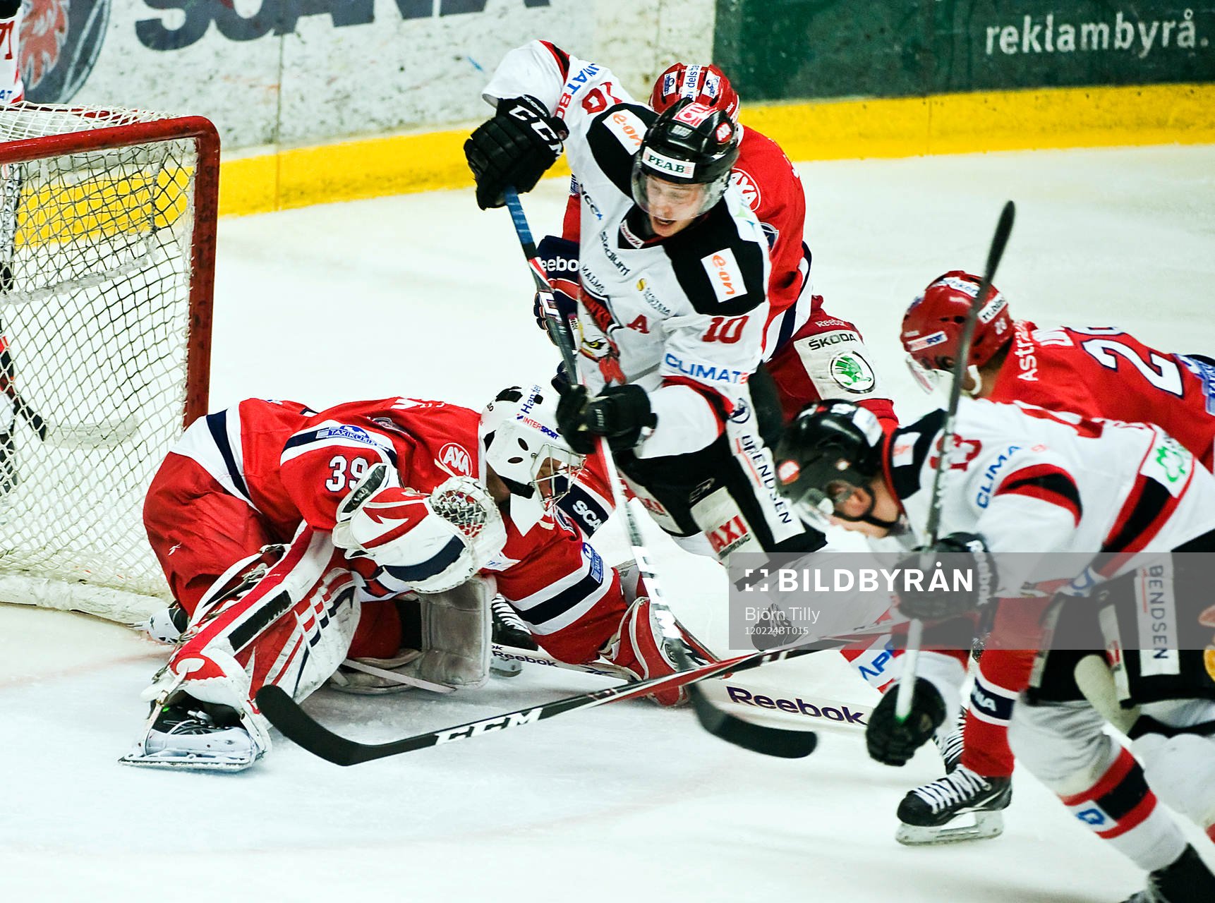 Julius Hudacek, målvakt, Södertälje och Robin Alvarez,