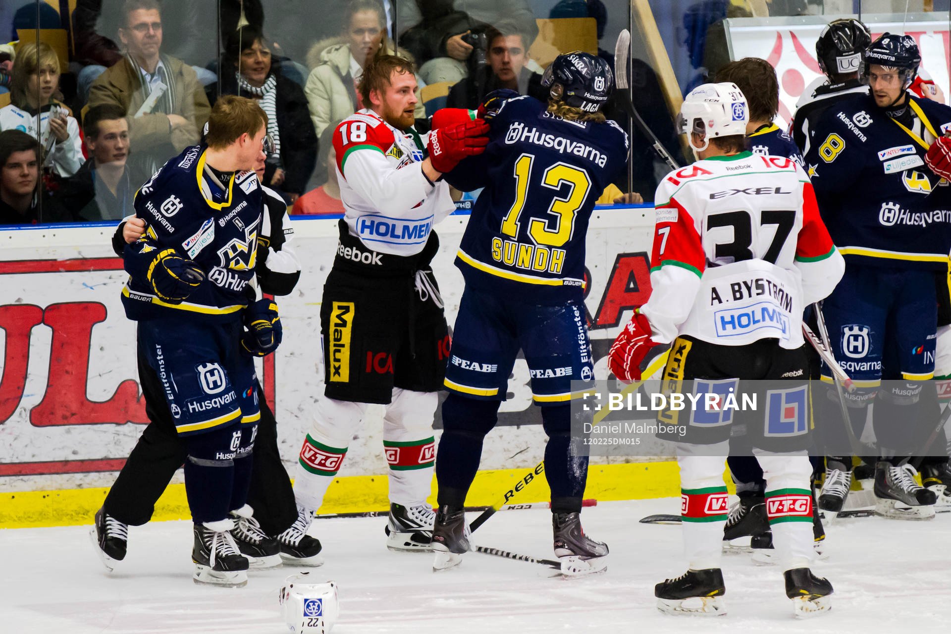 Gruff mellan Mattias Ritola, Modo och Oscar Sundh, HV71