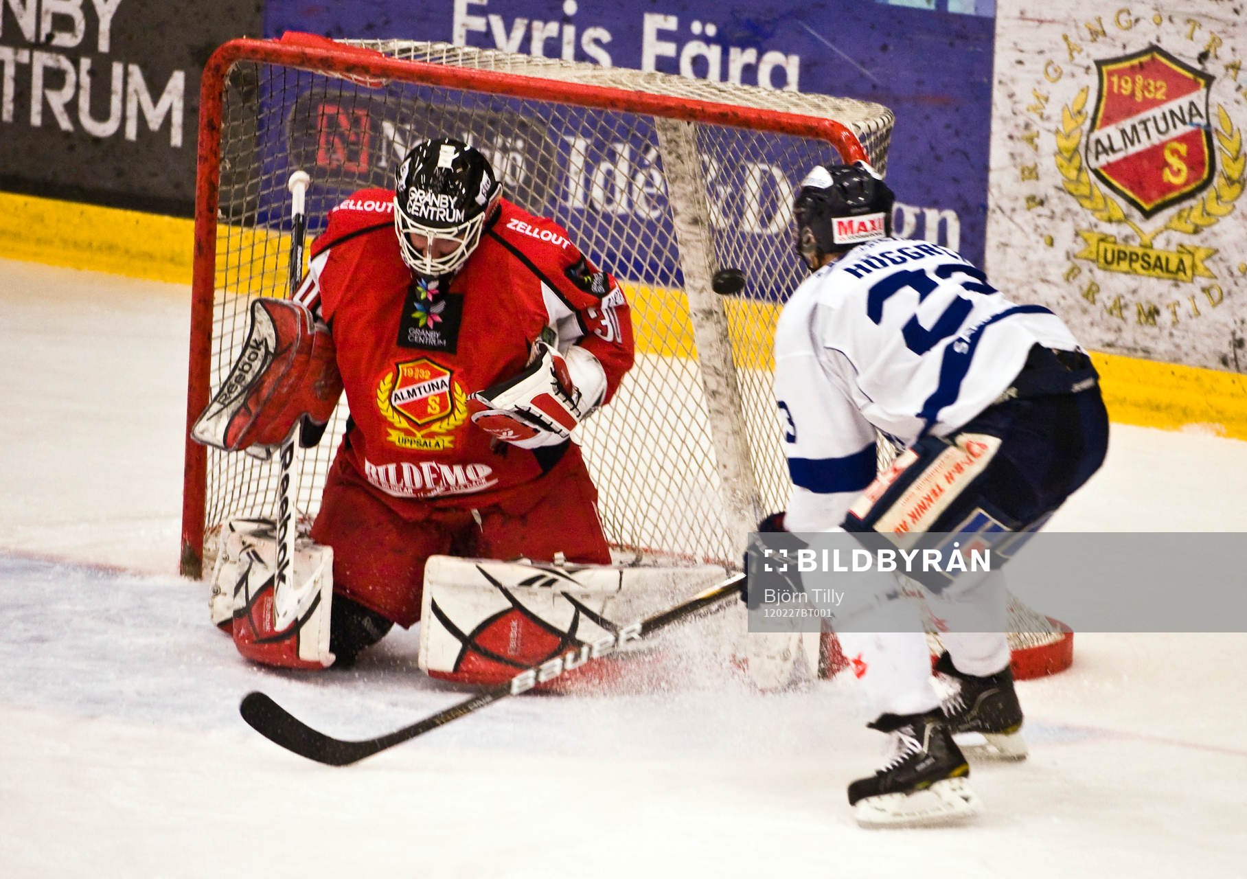 Adam Reideborn, målvakt, Almtuna och Fredrik Höggren,