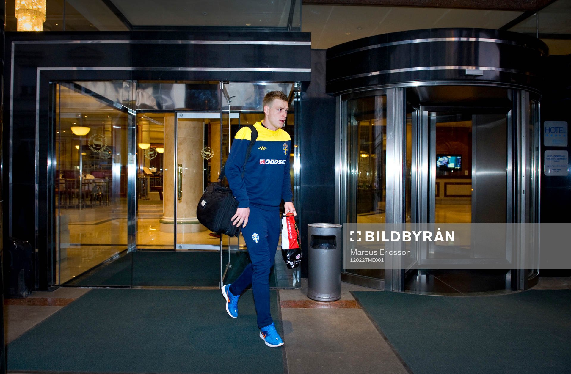 John Guidetti lämnar spelarhotellet för sin första
