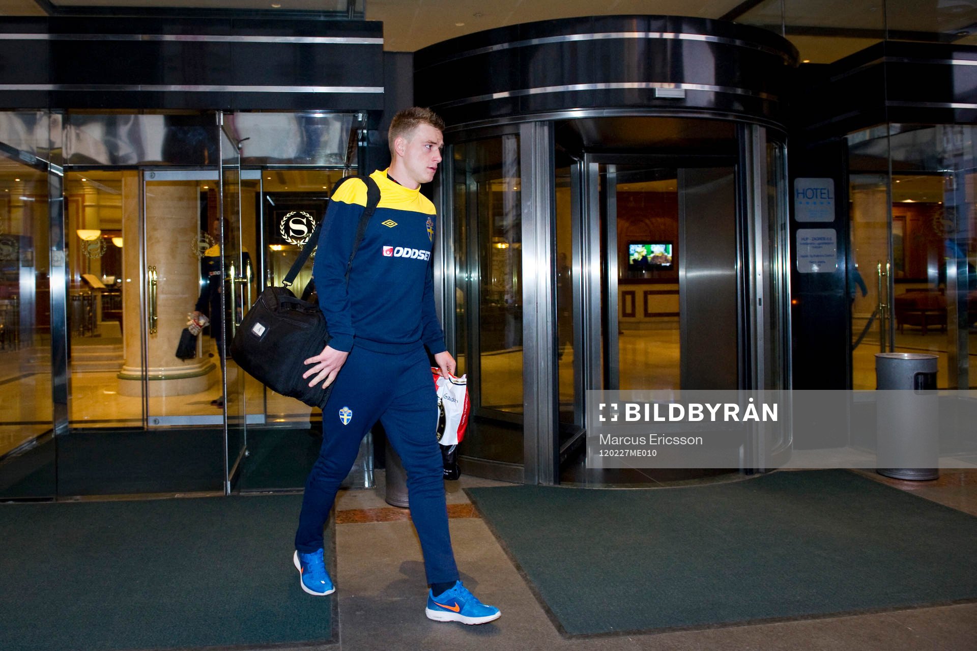 John Guidetti lämnar spelarhotellet för sin första