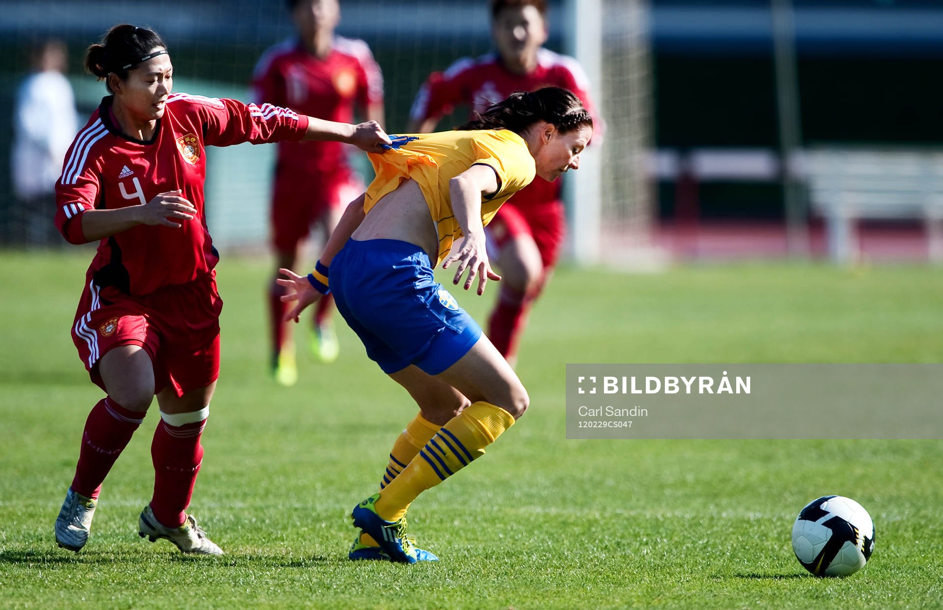 Li Danyang, Kina, drar i Lotta Schelin, Sverige
